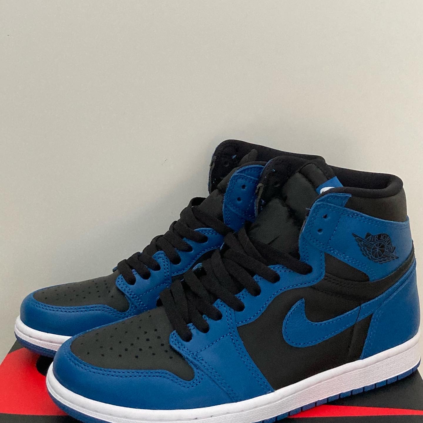 Jordan 1 Retro High OG Dark Marina Blue 착용 스타일