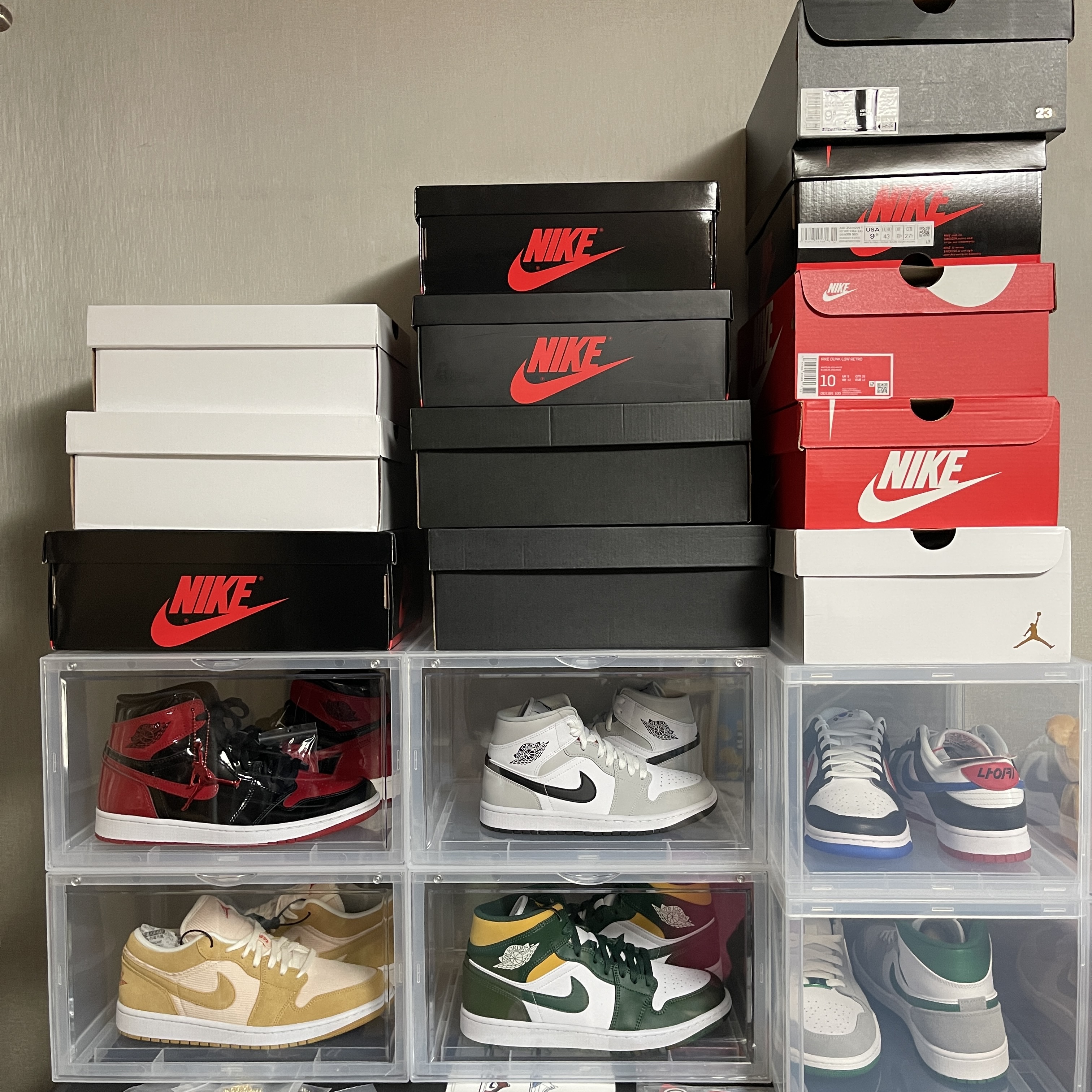 Jordan 1 Retro High OG Patent Bred, (W) Jordan 1 Low SE Corduroy Tan 착용 스타일