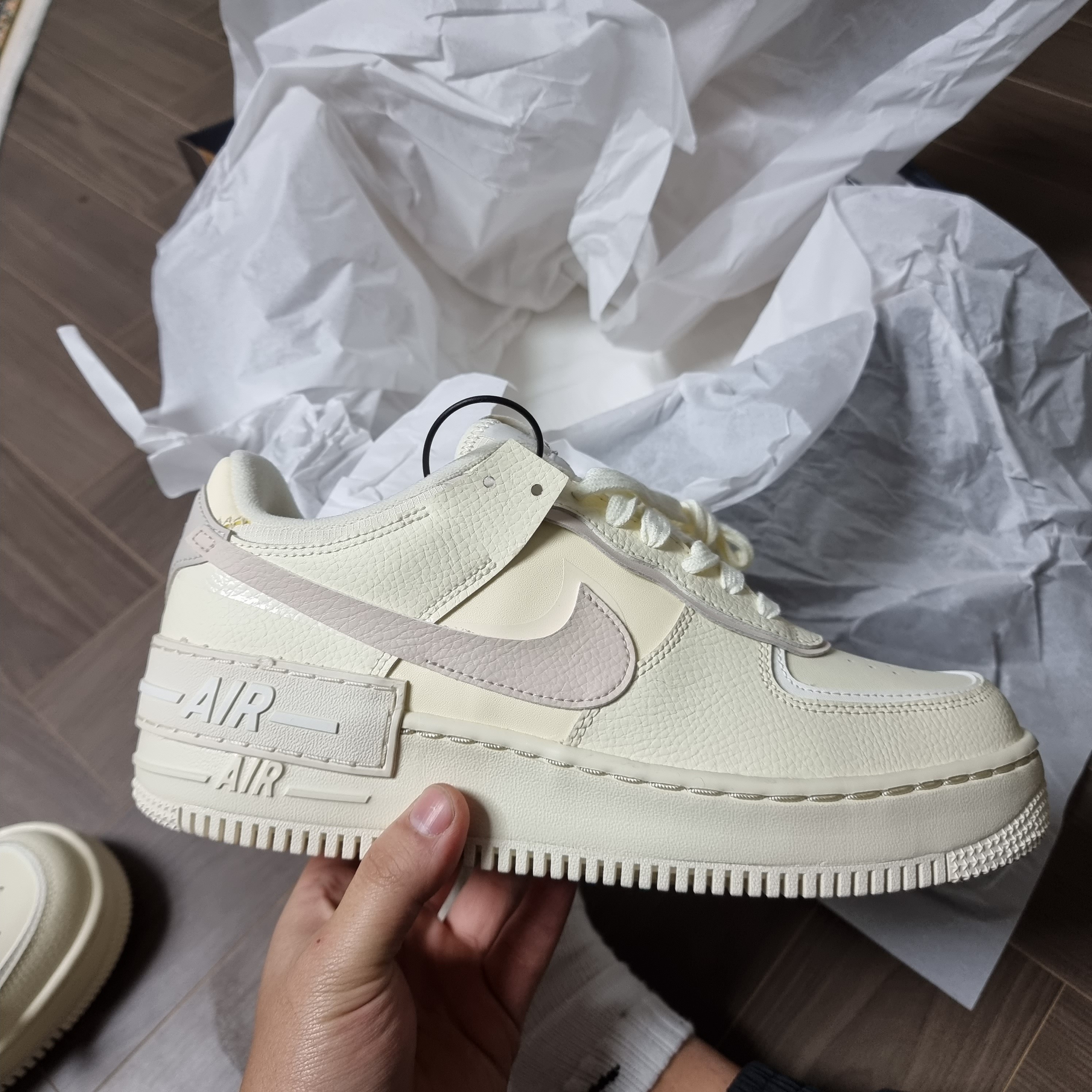 (W) Nike Air Force 1 Shadow Coconut Milk 착용 스타일 - 2