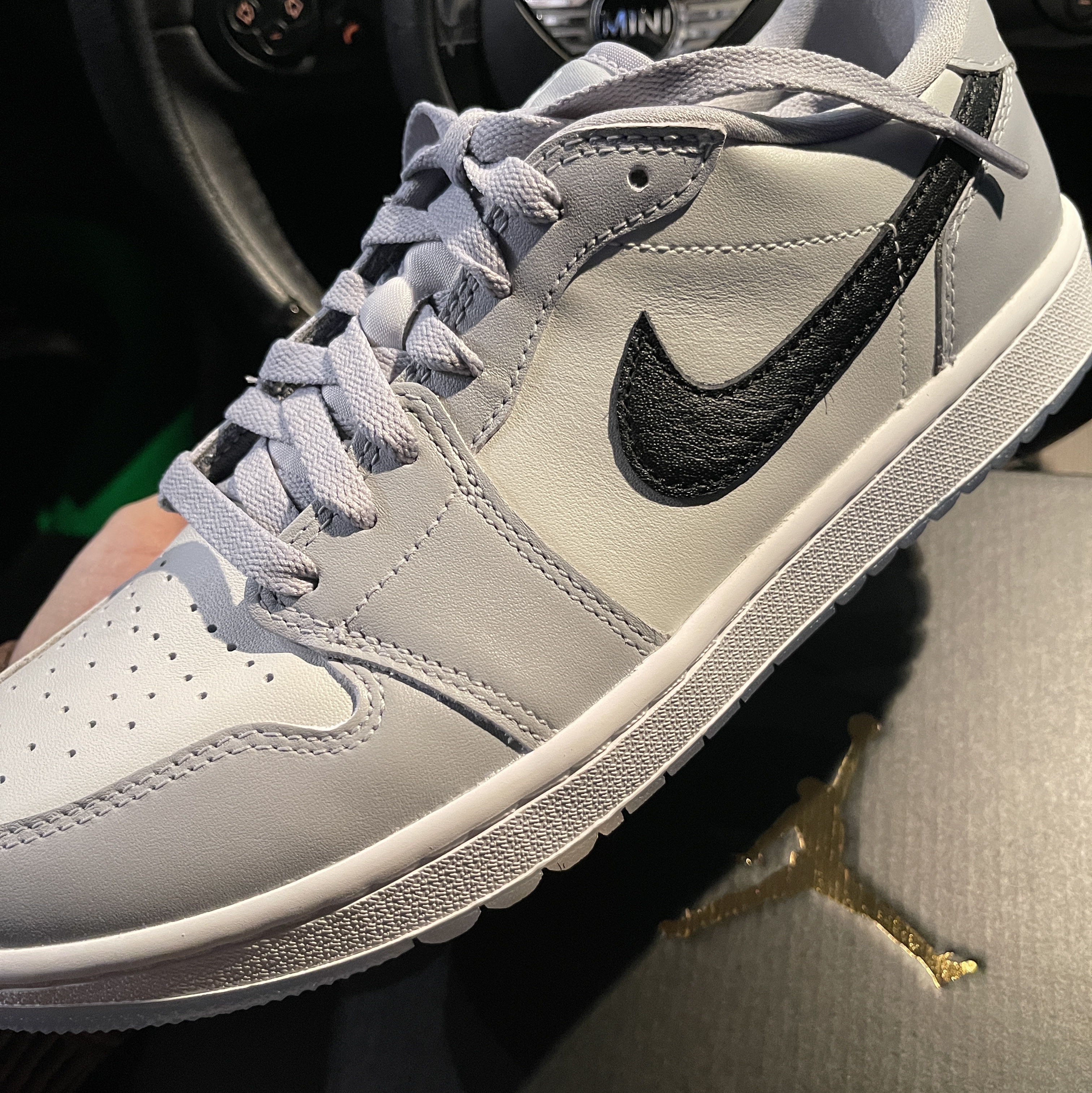 Jordan 1 Low Golf Wolf Grey 착용 스타일 - 1