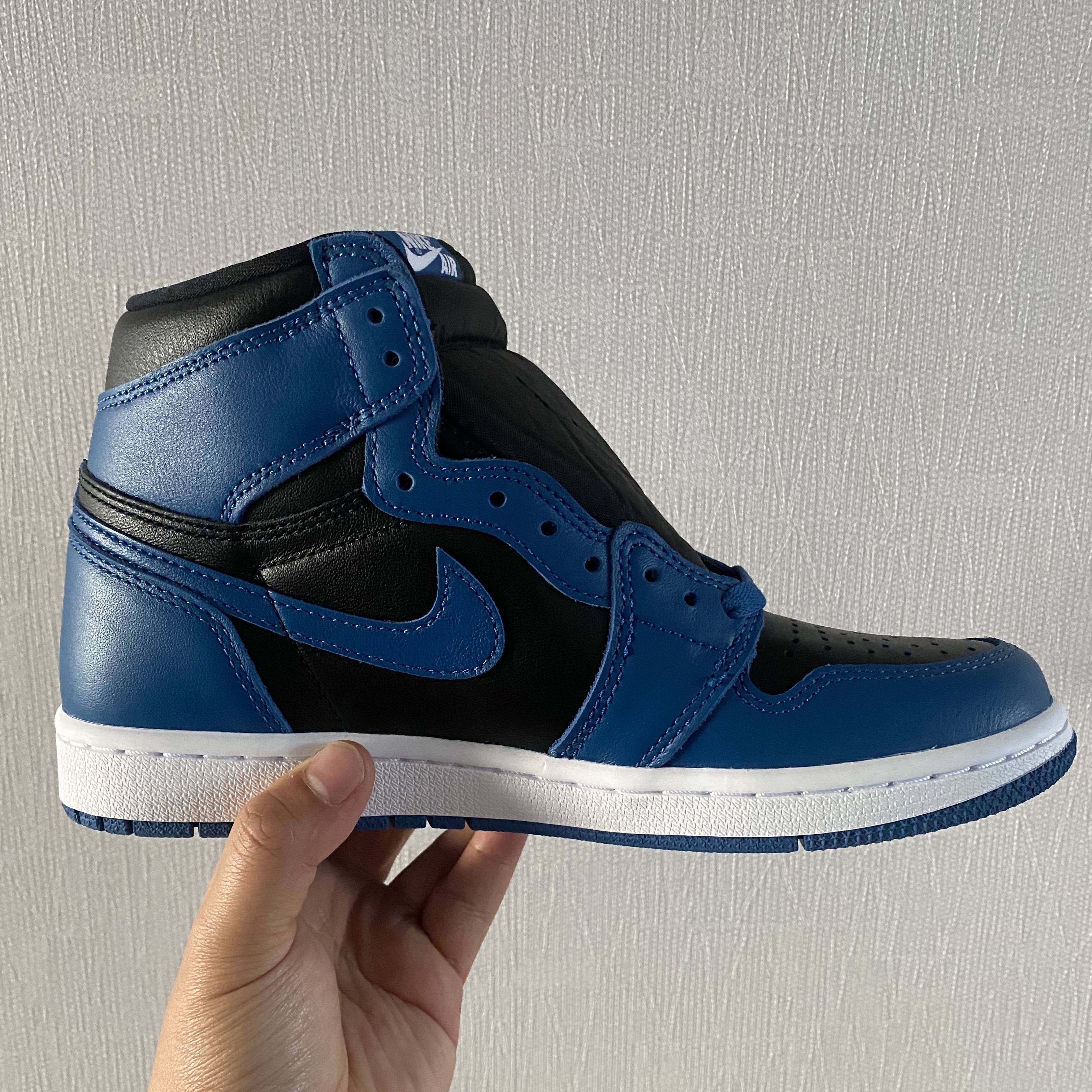 Jordan 1 Retro High OG Dark Marina Blue 착용 스타일