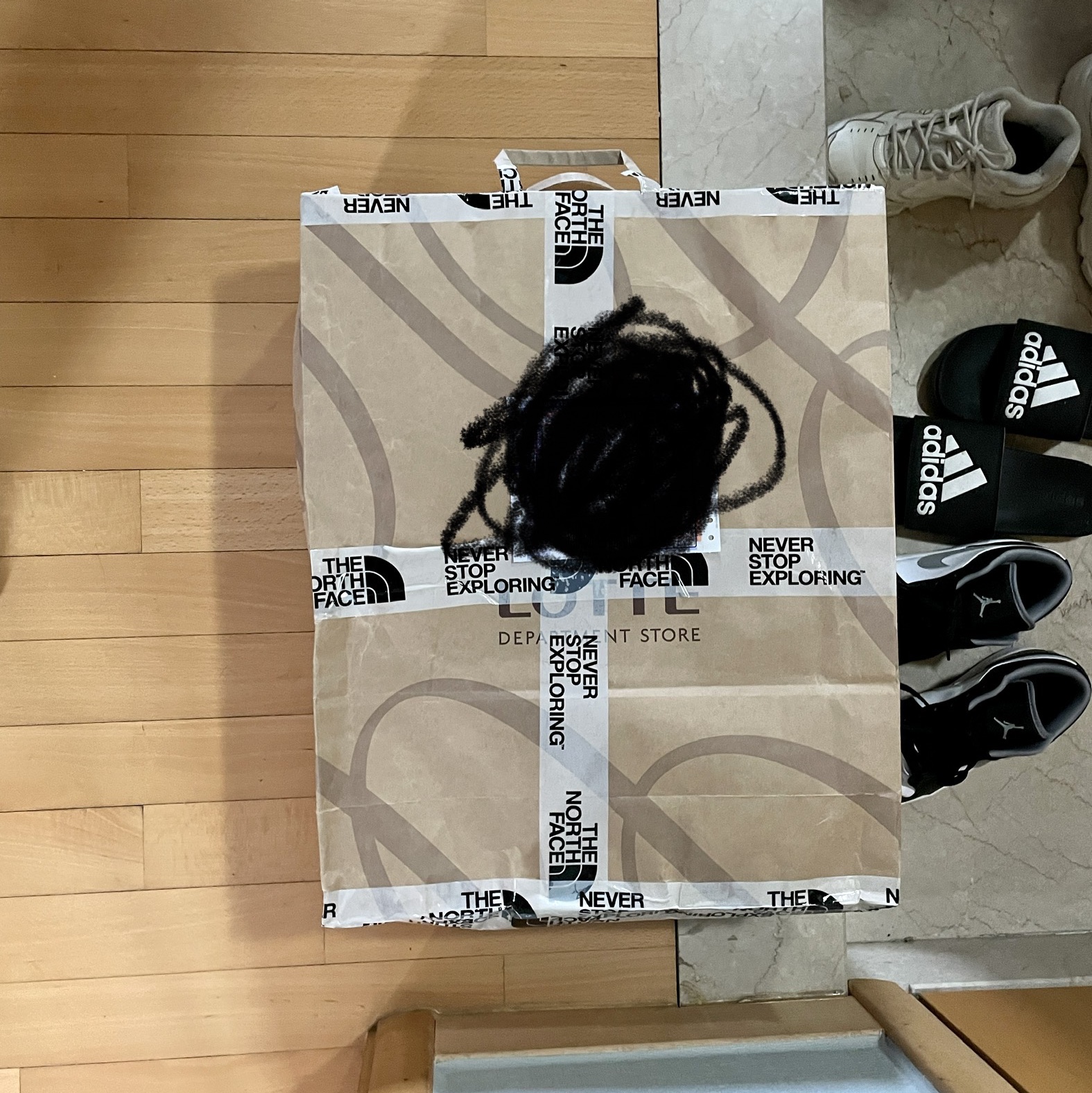 Jordan 1 Low Black Particle Grey 착용 스타일 - 3