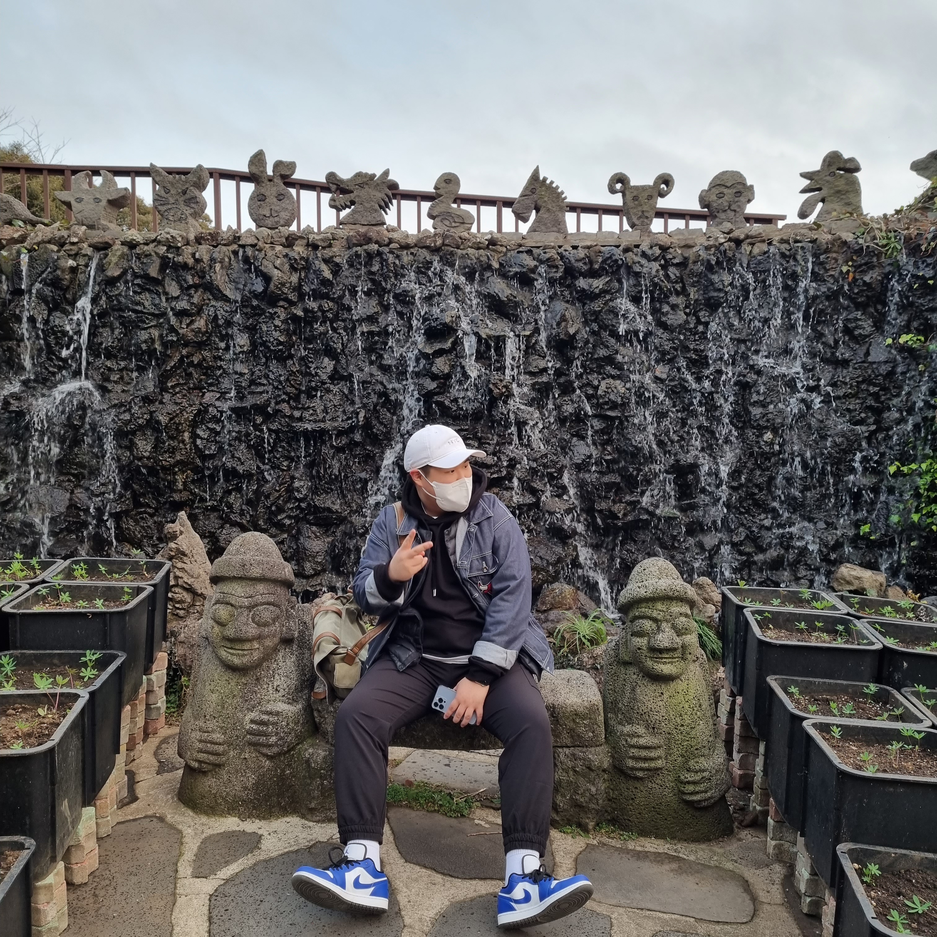 Jordan 1 Low Hyper Royal 착용 스타일 - 2