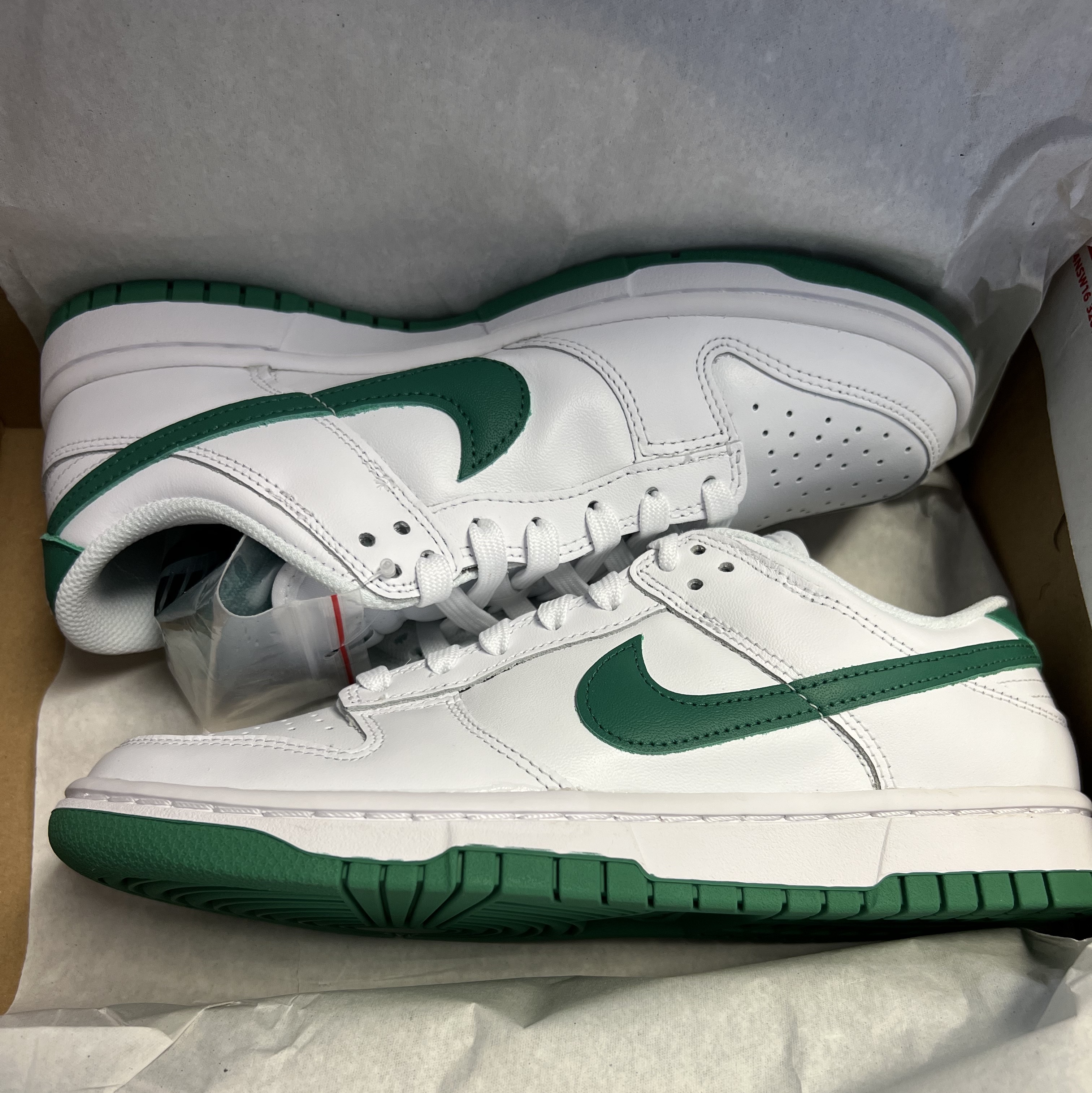 (W) Nike Dunk Low White Green 착용 스타일