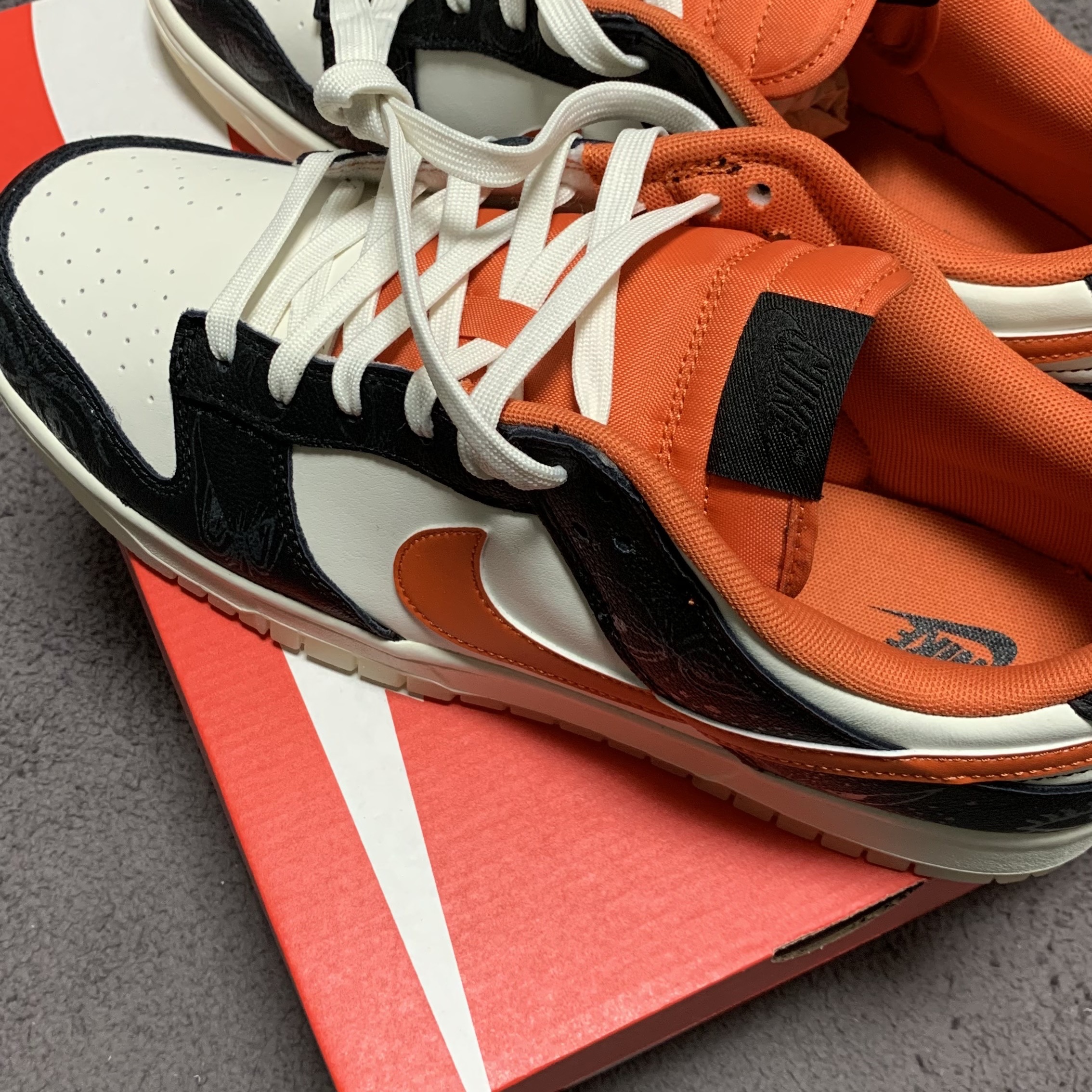 Nike Dunk Low Retro PRM Halloween 착용 스타일 - 2