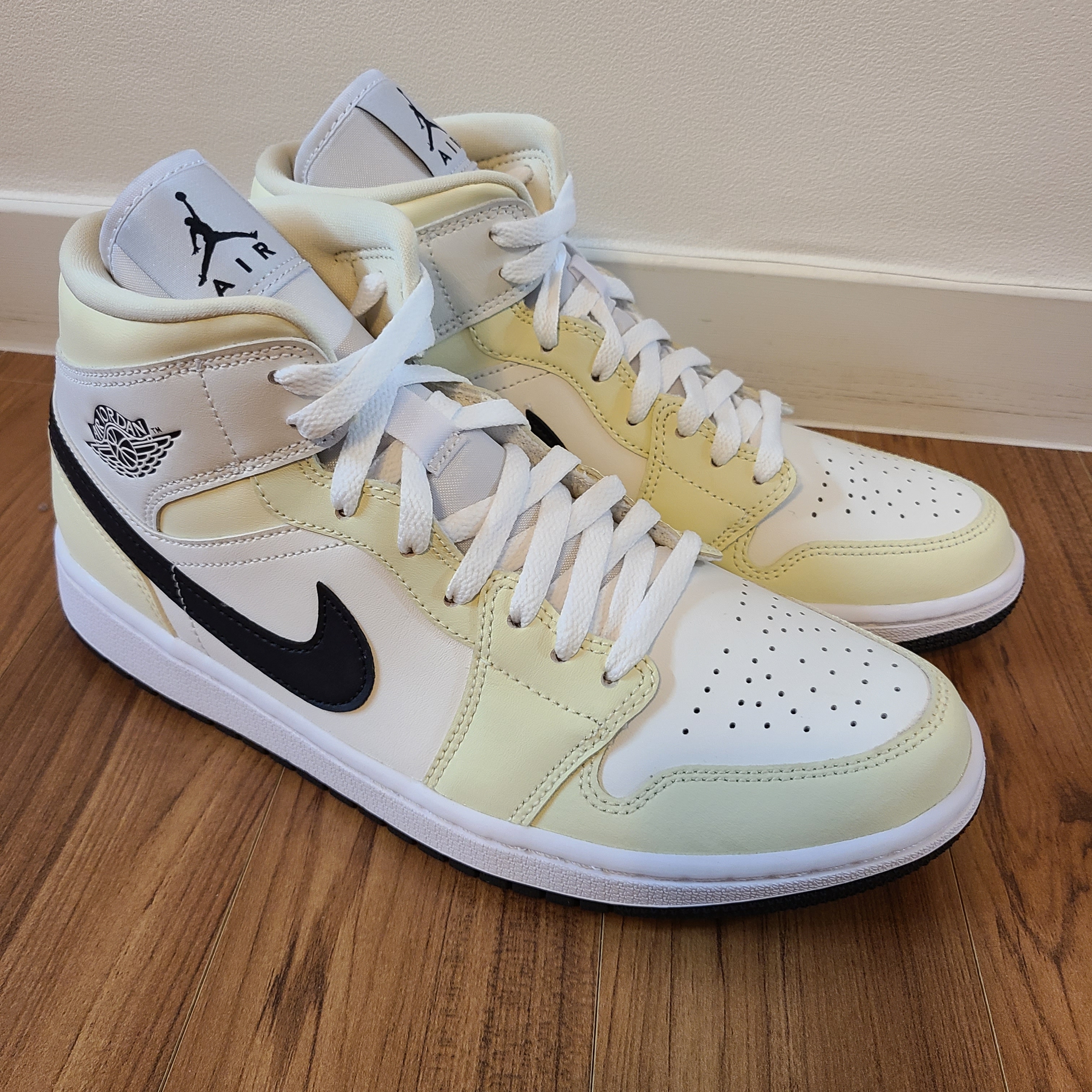 (W) Jordan 1 Mid Coconut Milk 착용 스타일