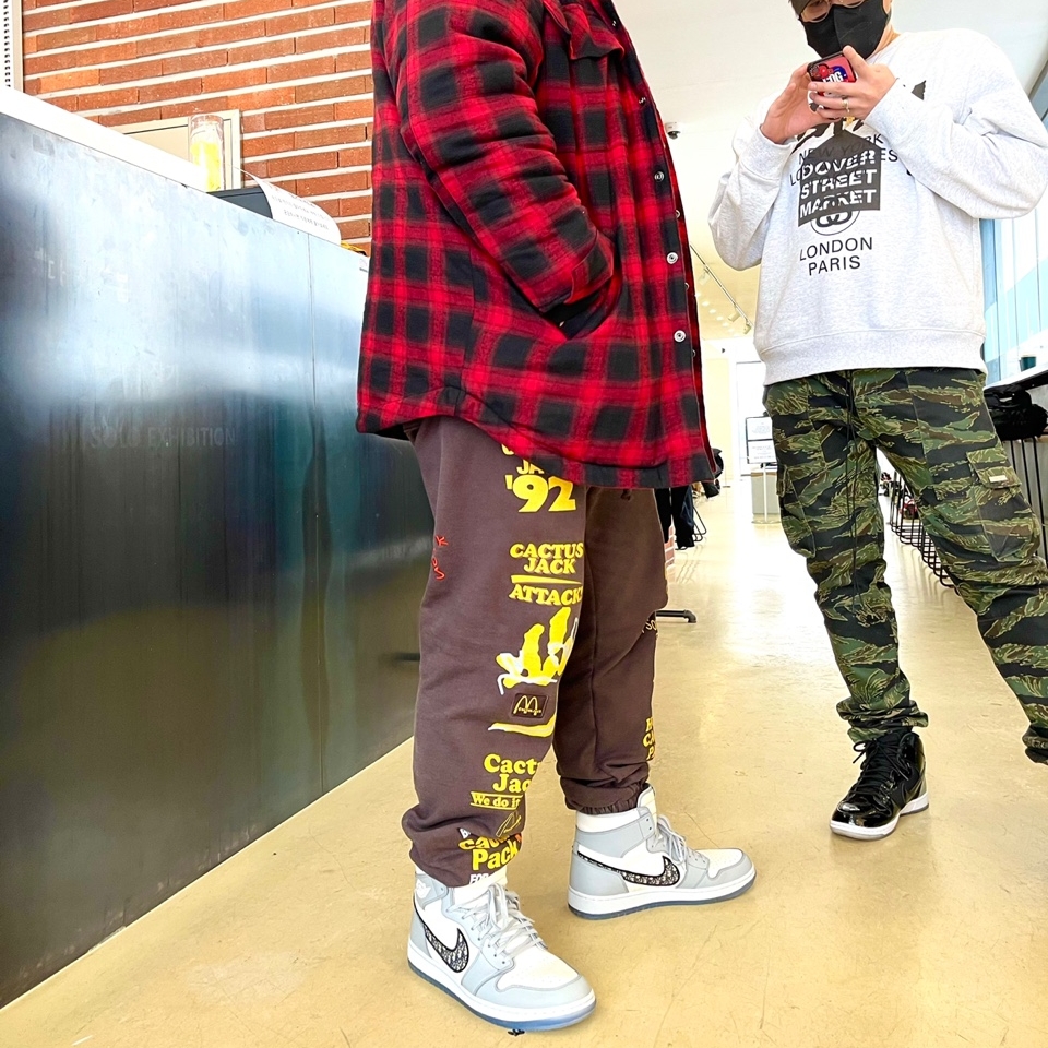 Jordan 1 x Dior High OG 착용 스타일 - 1