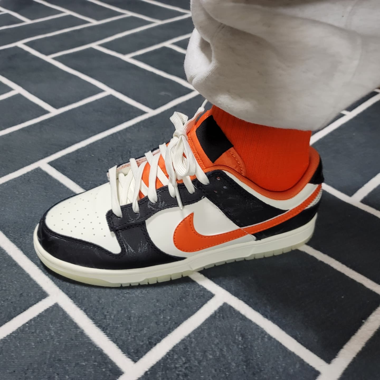 Nike Dunk Low Retro PRM Halloween 착용 스타일 - 1