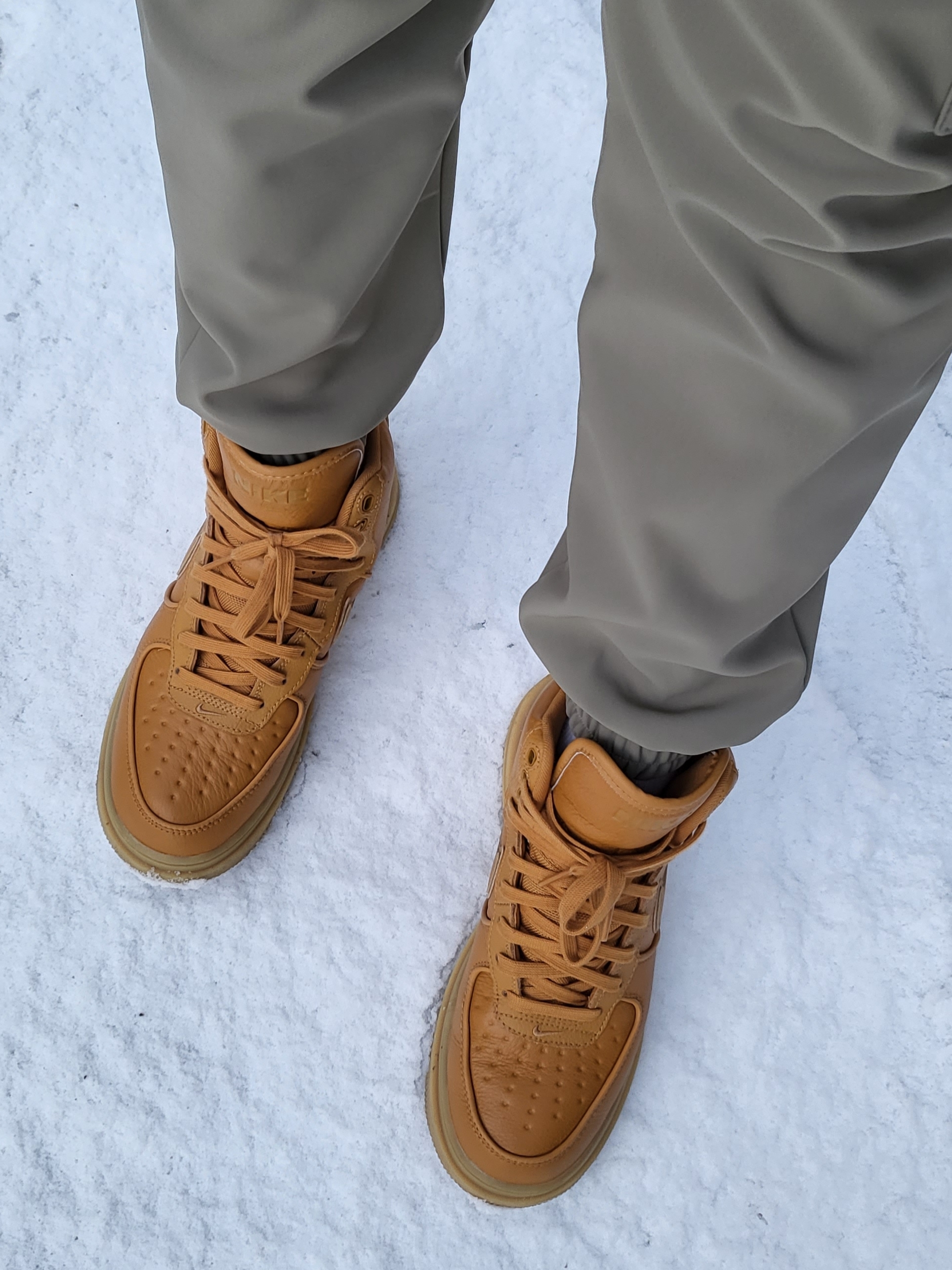 Nike Air Force 1 High Gore-Tex Boot Wheat 착용 스타일 - 1