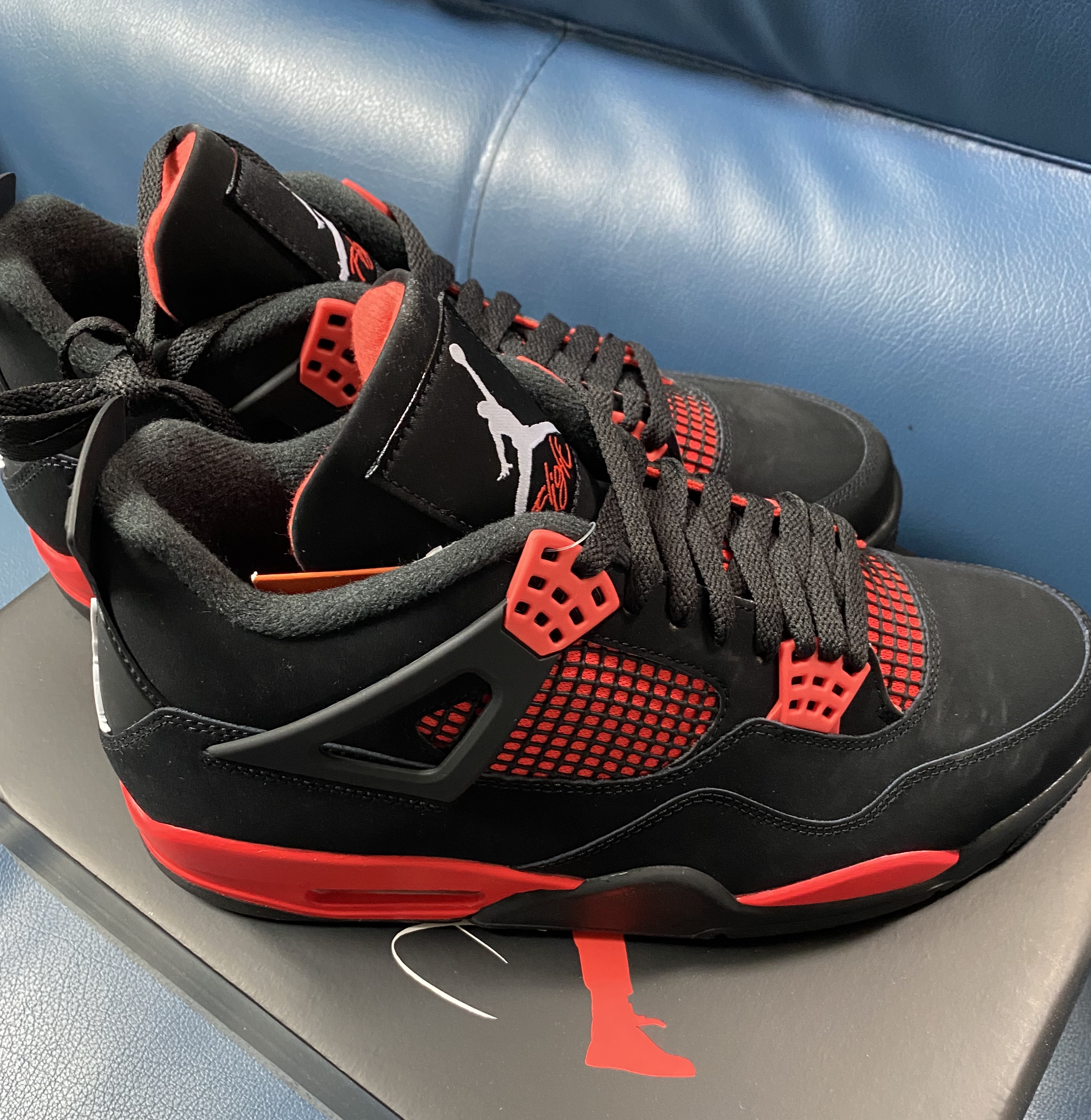 Jordan 4 Retro Crimson 착용 스타일 - 1
