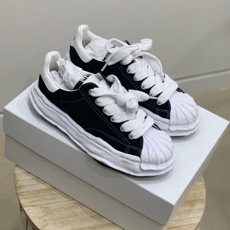 Maison Mihara Yasuhiro Blakey OG Sole Canvas Low-top Sneakers Black 착용 스타일