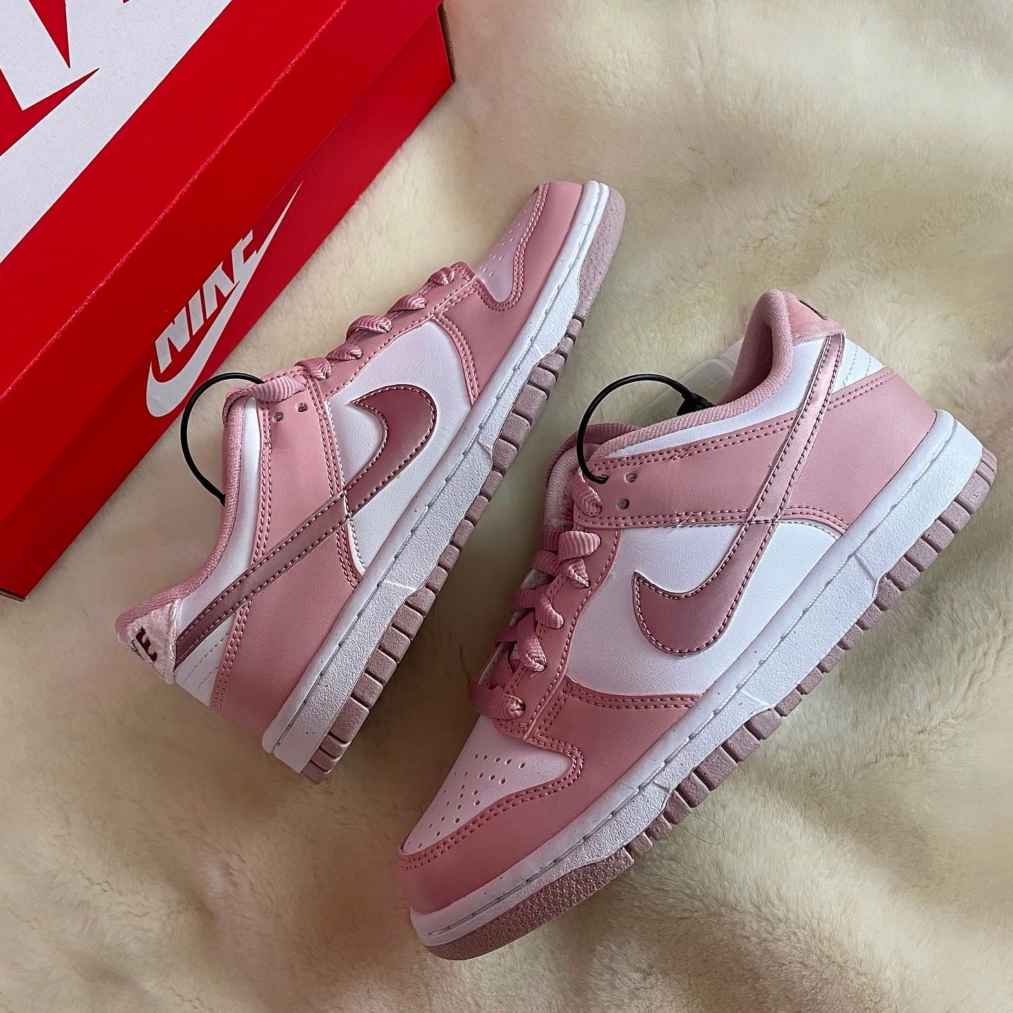 (GS) Nike Dunk Low Pink Velvet 착용 스타일 - 1