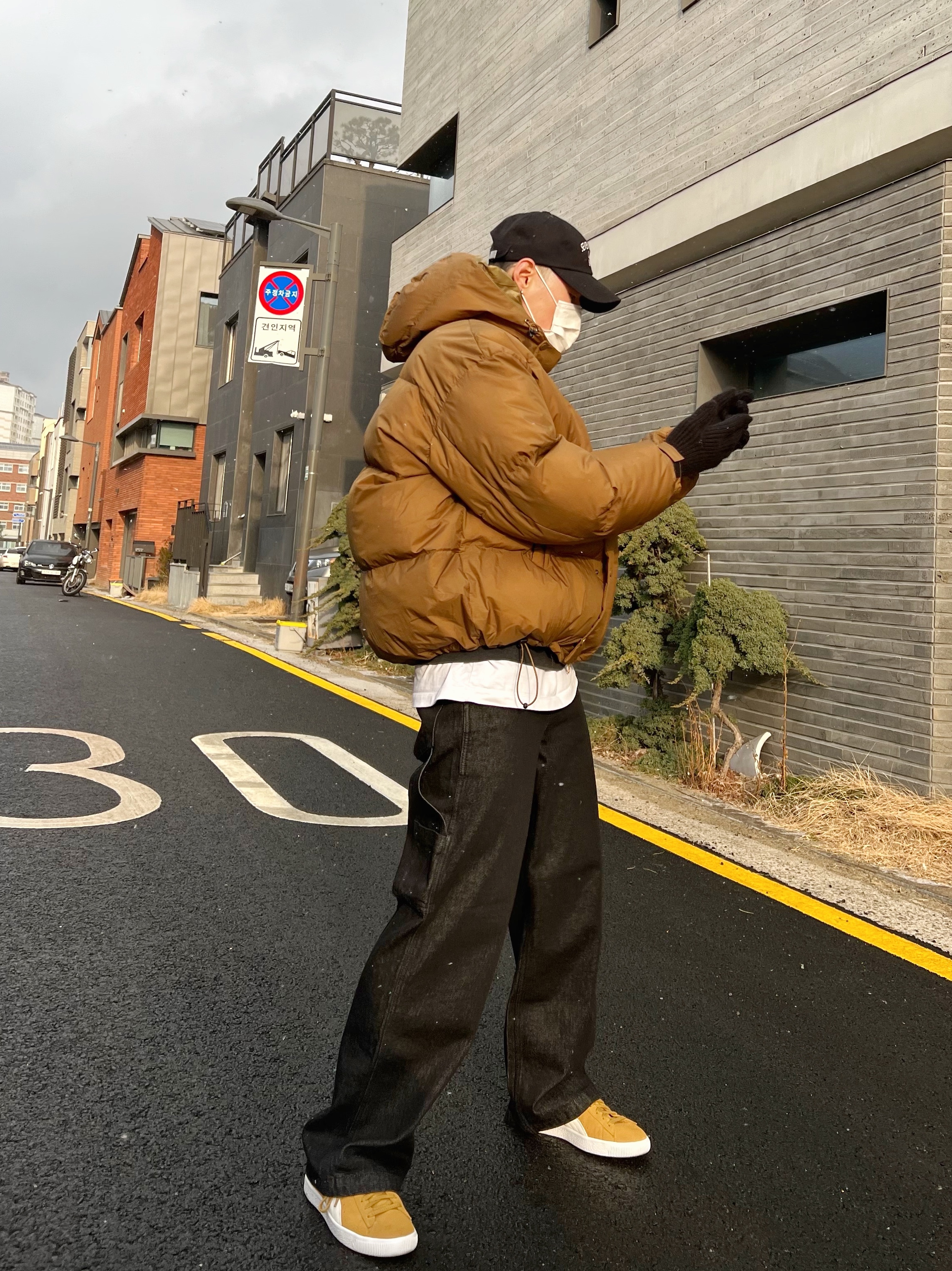 Puma Suede VTG Honey Mustard 착용 스타일 - 1