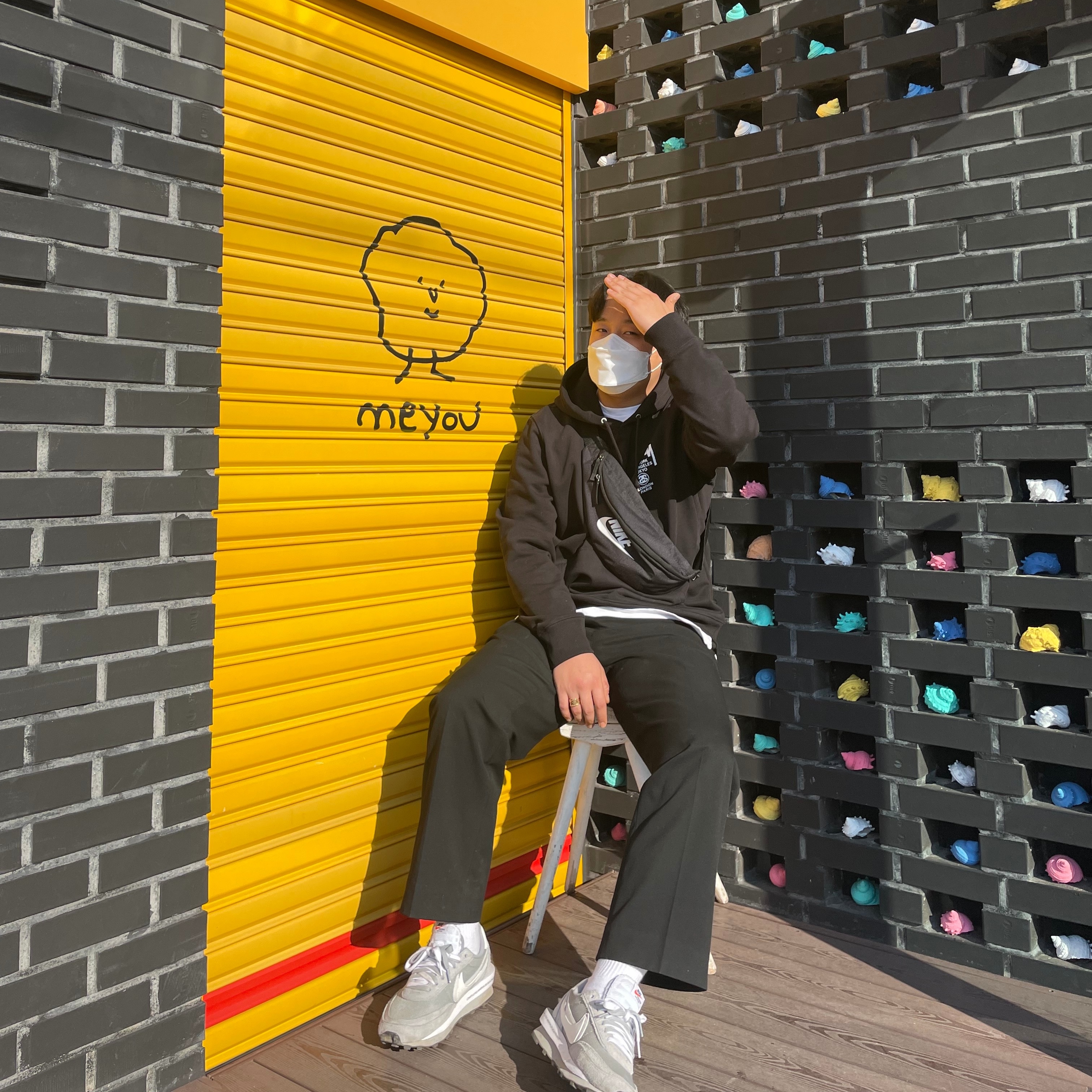 Stussy World Tour Hoodie Black 2021, Nike x Sacai x Fragment LDWaffle Light Smoke Grey 착용 스타일