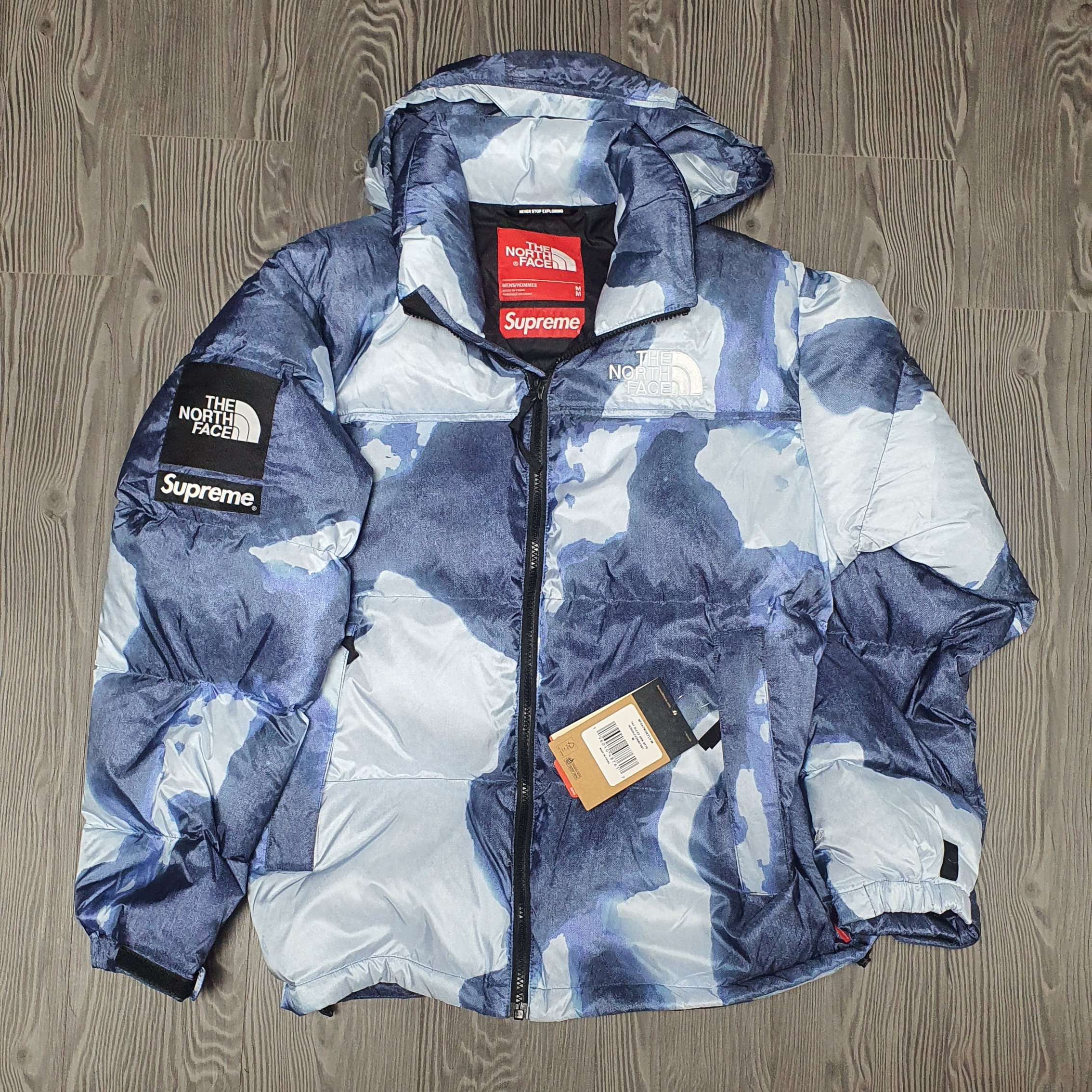 Supreme x The North Face Bleached Denim Print Nuptse Jacket Indigo - 21FW 착용 스타일 - 1