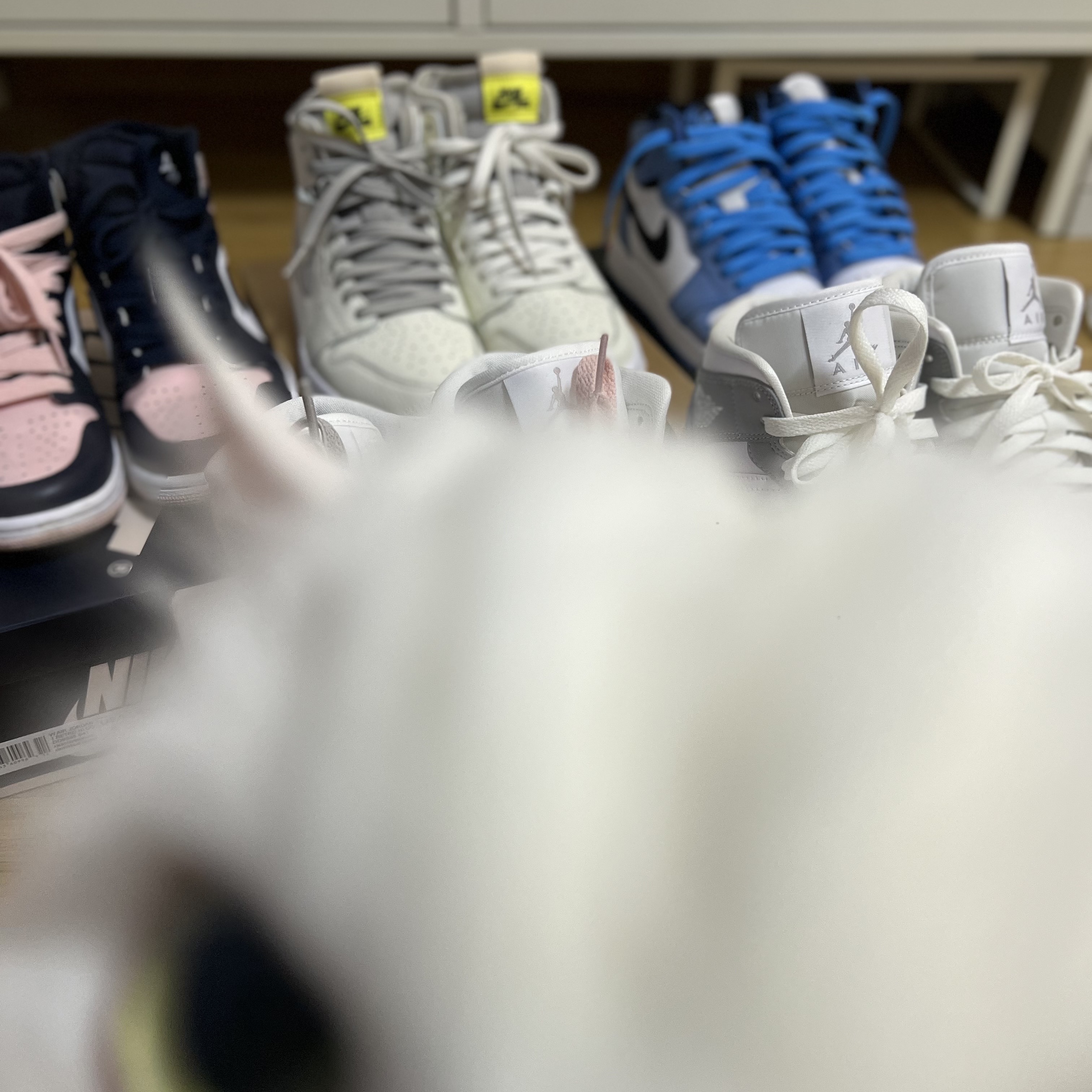 (W) Jordan 1 Mid Wolf Grey, Jordan 1 Retro High OG University Blue 착용 스타일 - 5