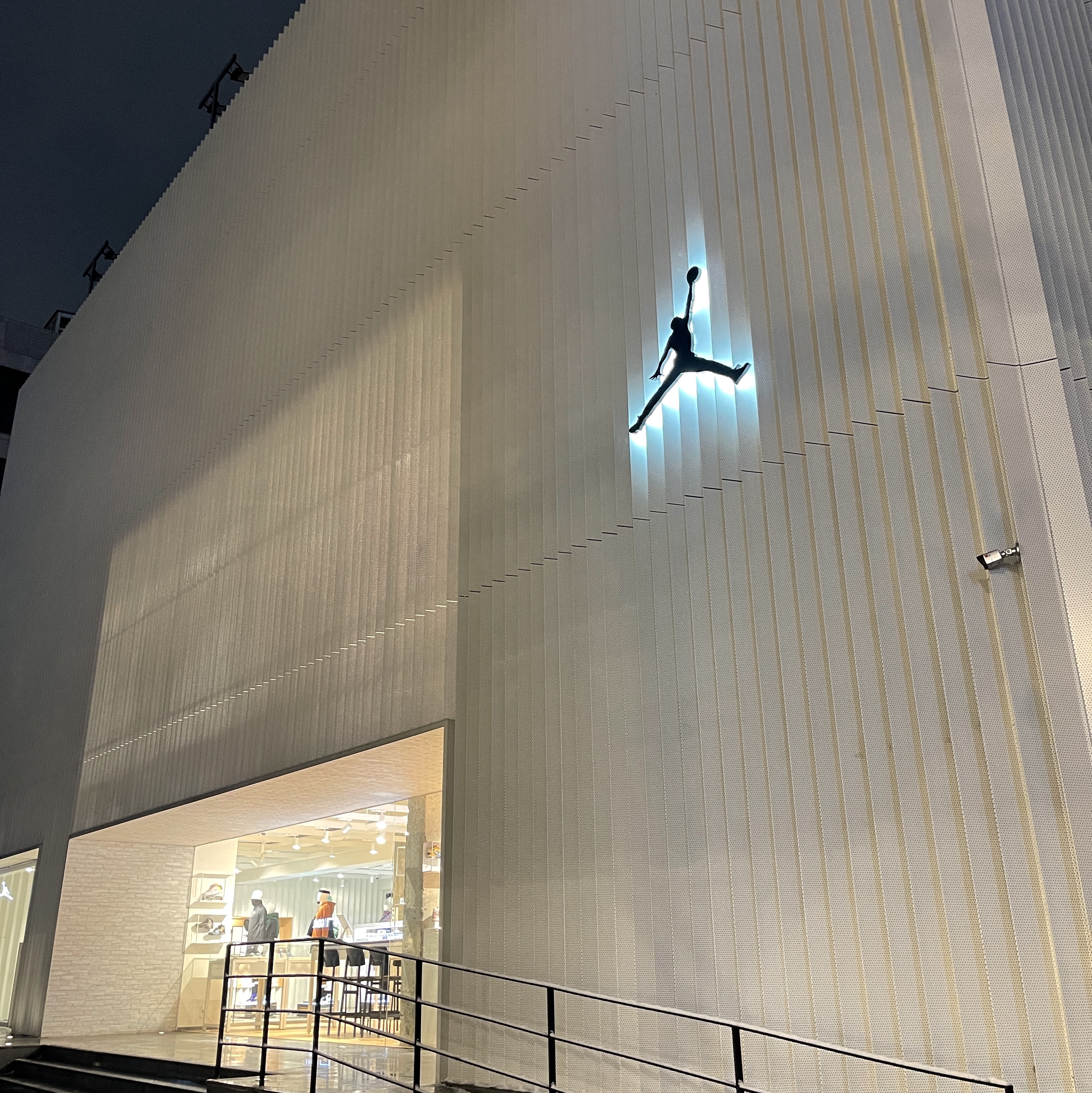 Jordan 1 Low Golf Wolf Grey 착용 스타일 - 2