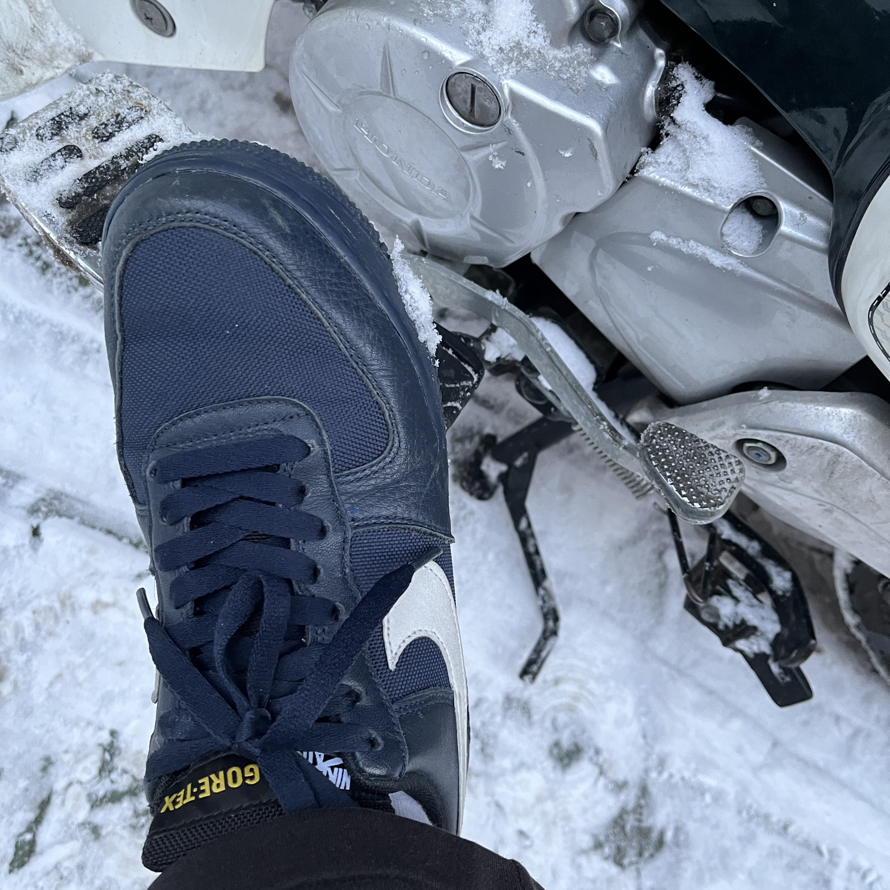 Nike Air Force 1 Low Gore-Tex Obsidian 착용 스타일