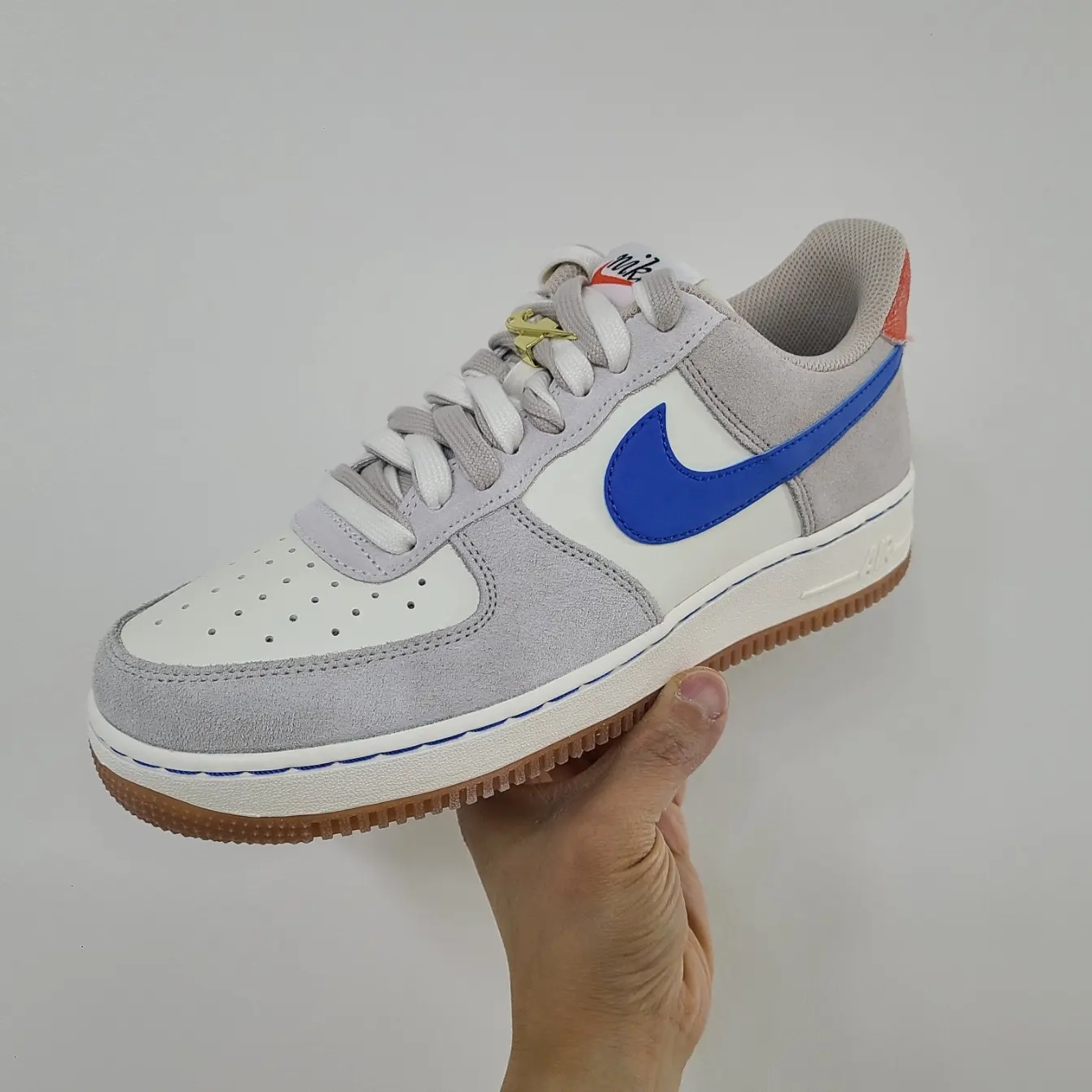 (W) Nike Air Force 1 '07 SE First Use Sail Green Noise 착용 스타일 - 1