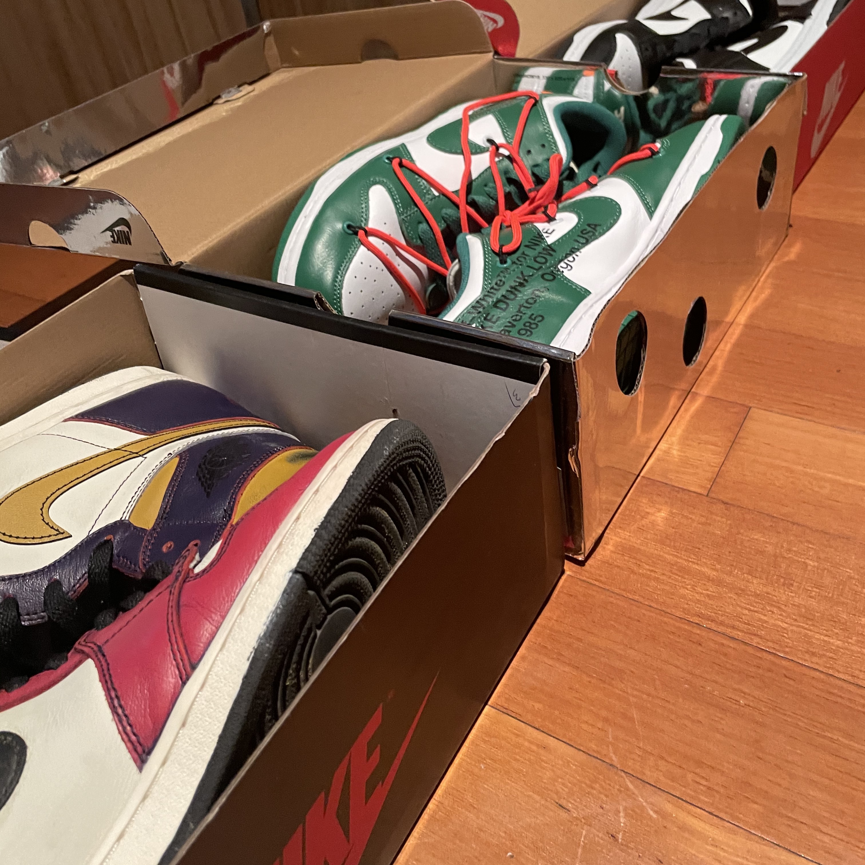 Jordan 1 Retro High OG Defiant SB LA to Chicago, Nike x Off-White Dunk Low Pine Green 착용 스타일