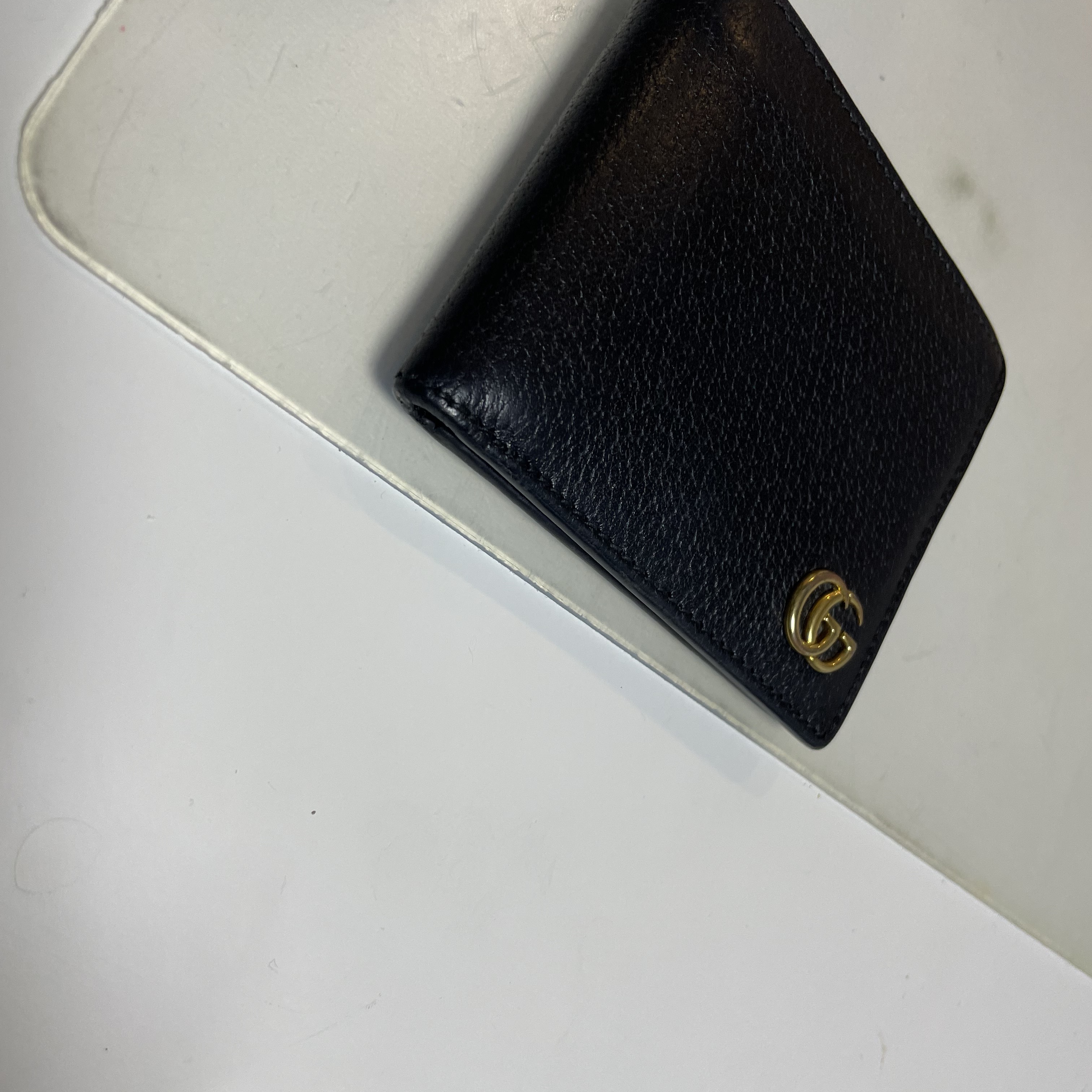 Gucci GG Marmont Leather Card Case Black, Gucci Rhyton Leather Sneakers Logo 착용 스타일 - 5