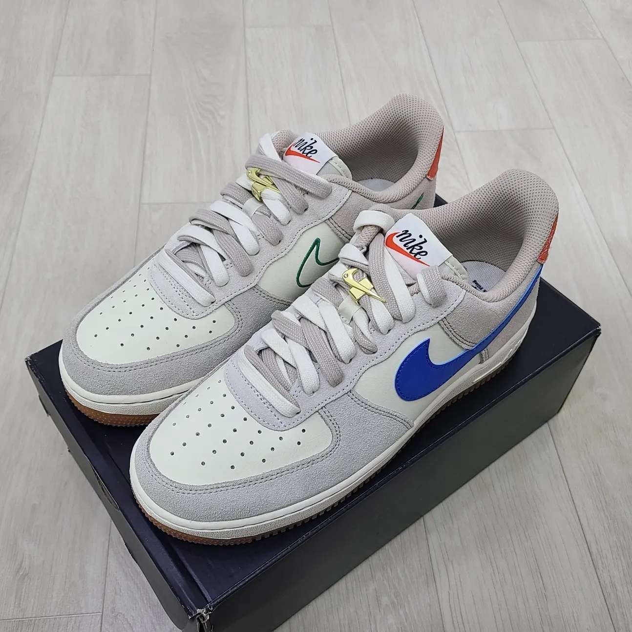 (W) Nike Air Force 1 '07 SE First Use Sail Green Noise 착용 스타일 - 2