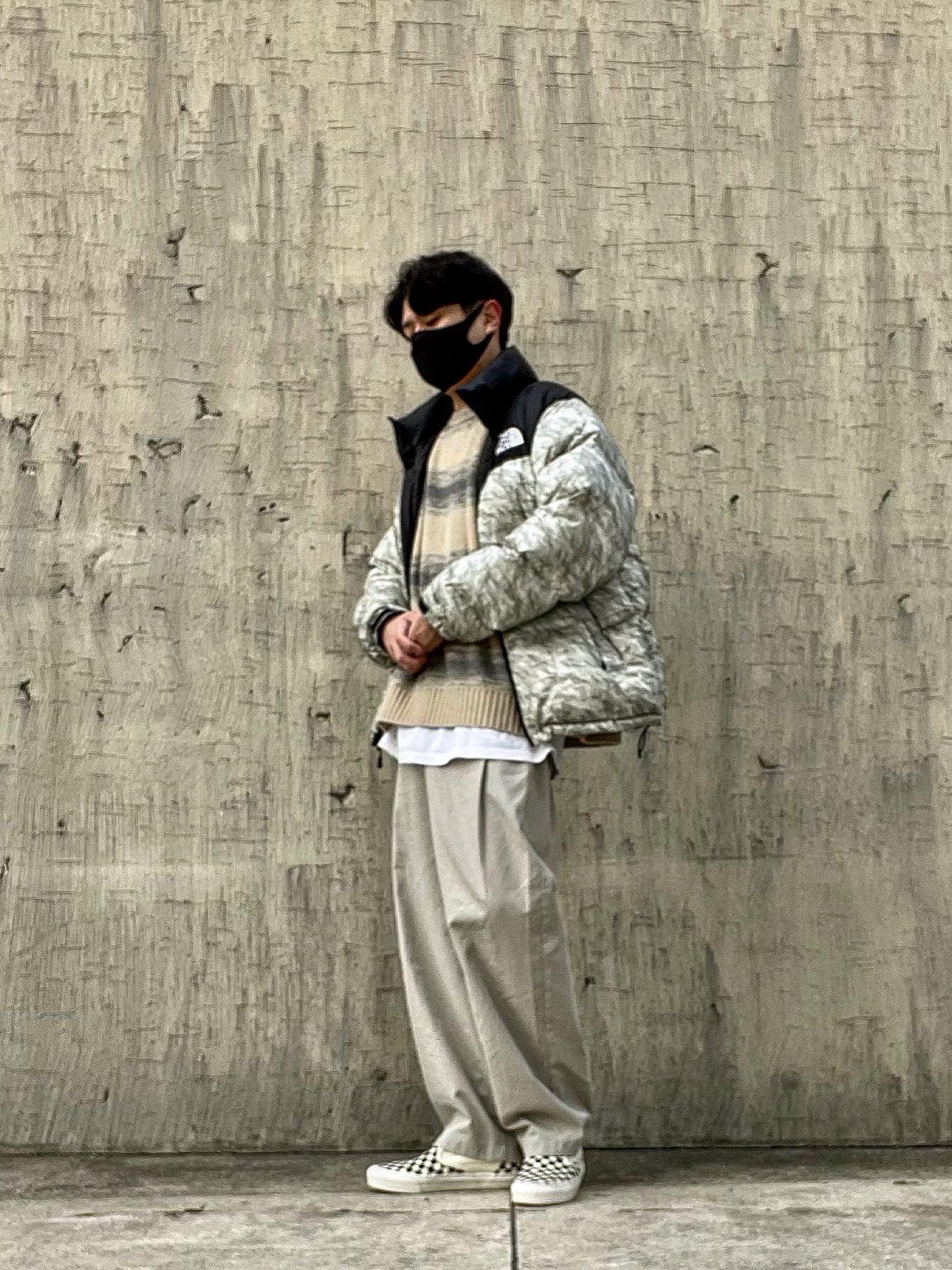 Supreme x The North Face Paper Print Nuptse Jacket - 19FW, Vans Vault OG Classic Slip-On LX Checkerboard 착용 스타일 - 1