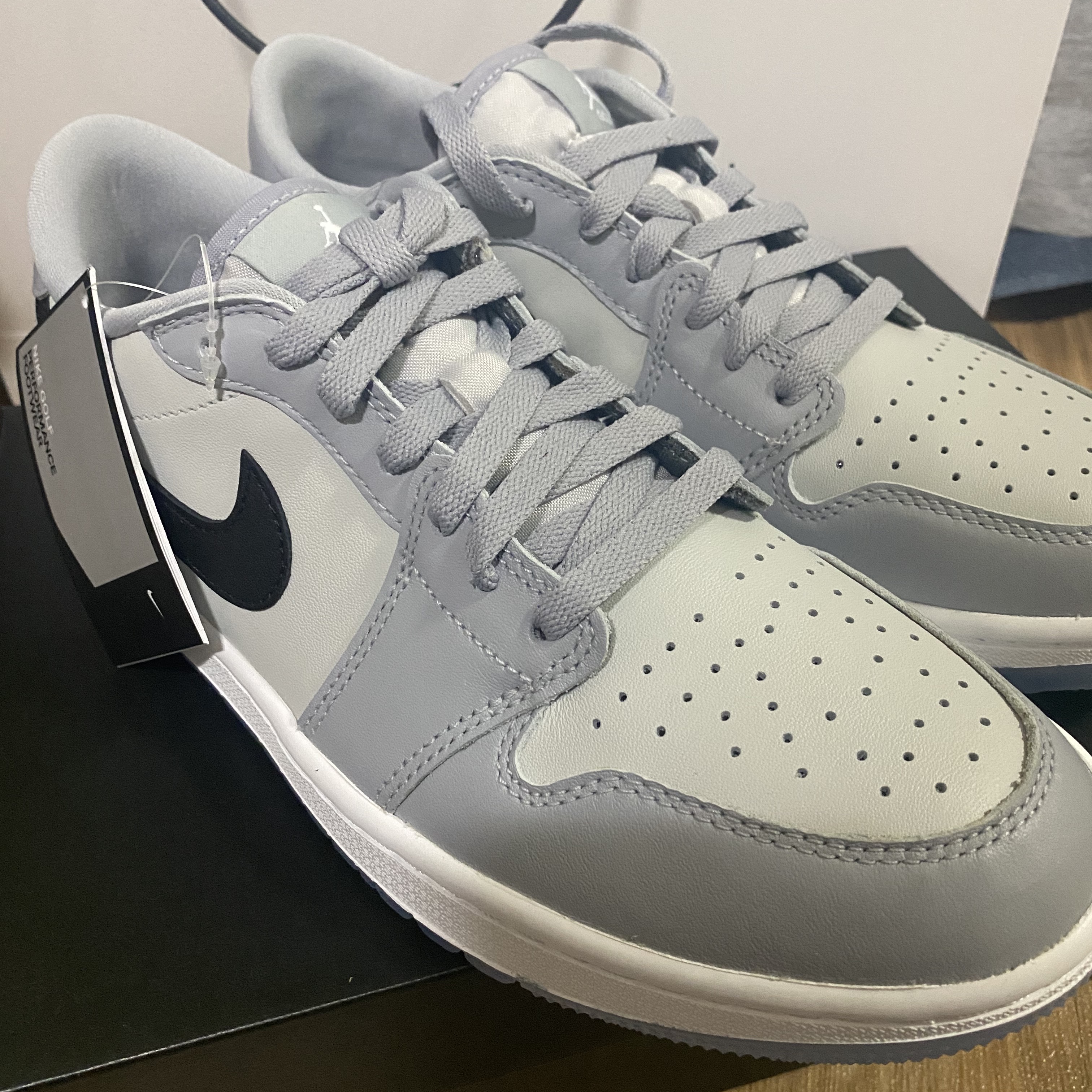 Jordan 1 Low Golf Wolf Grey 착용 스타일 - 1
