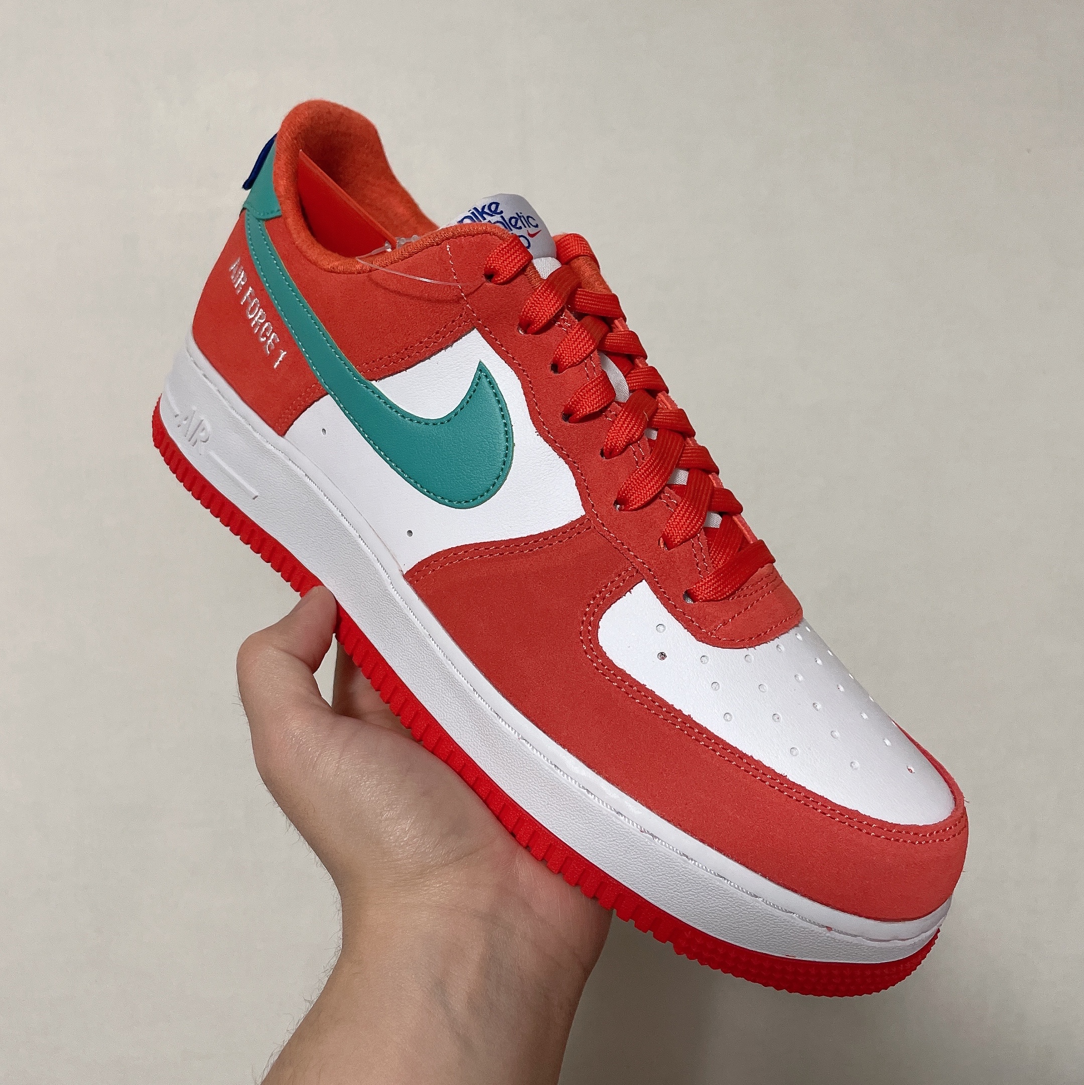 Nike Air Force 1 '07 LV8 Athletic Club Rush Orange Washed Teal 착용 스타일 - 1