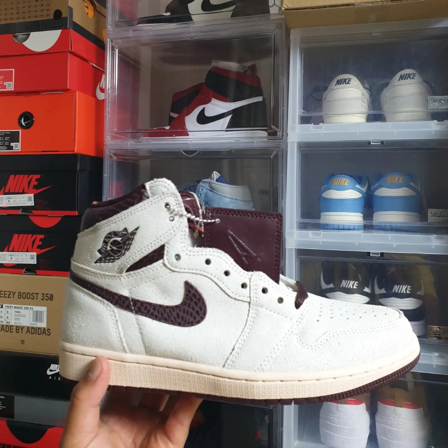 Jordan 1 x A Ma Maniere Retro High OG SP Sail and Burgundy 착용 스타일