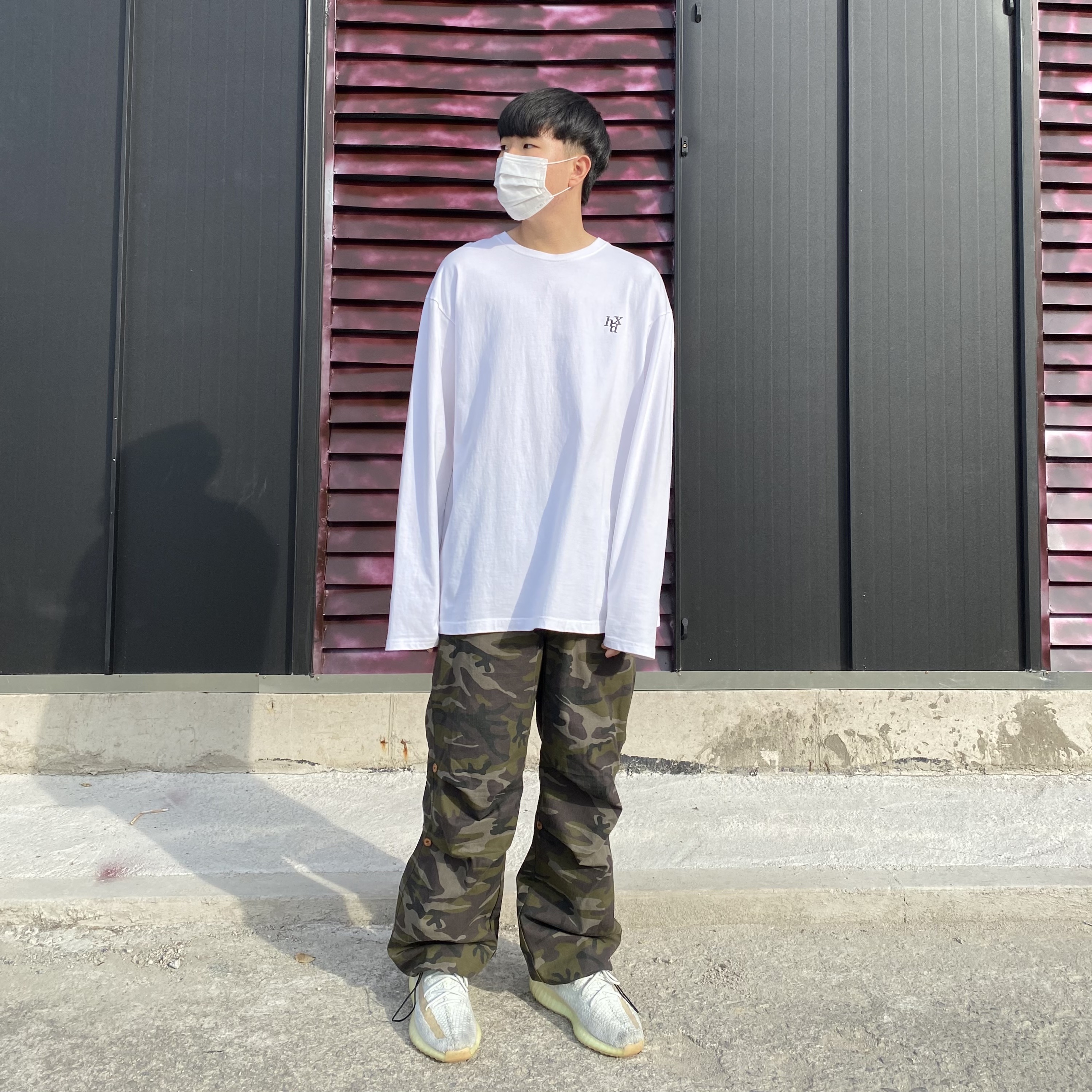 Adidas Yeezy Boost 350 V2 Hyperspace 착용 스타일 - 2