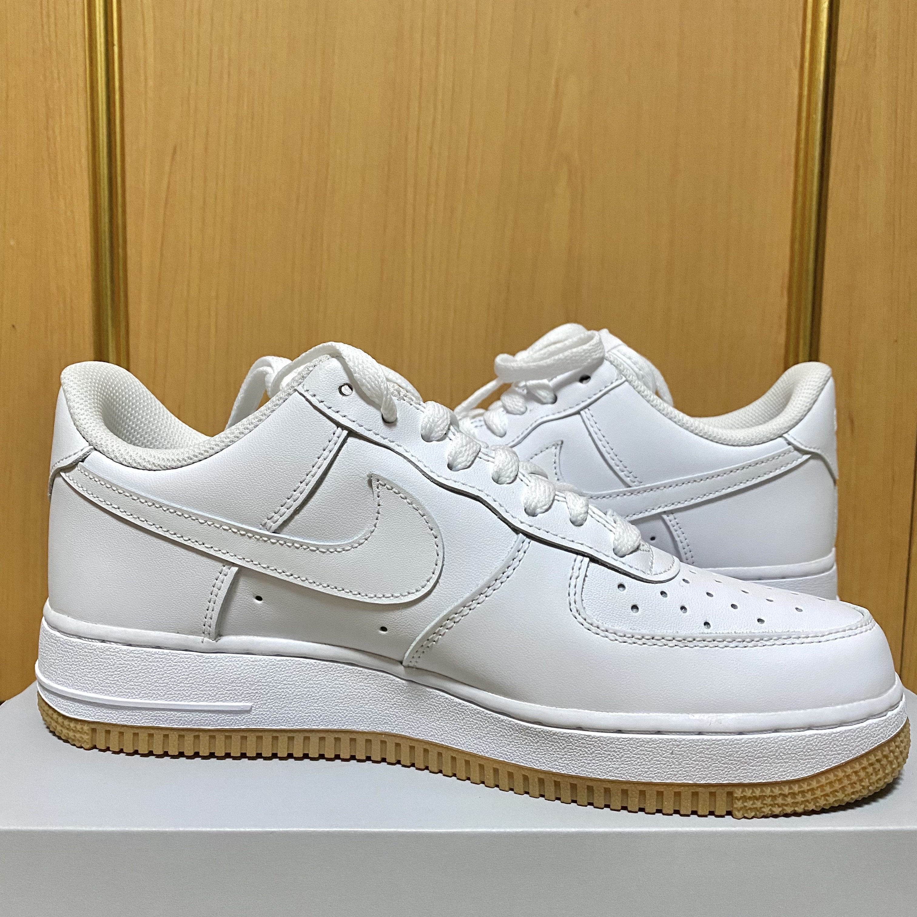 Nike Air Force 1 '07 White Gum Light Brown 착용 스타일