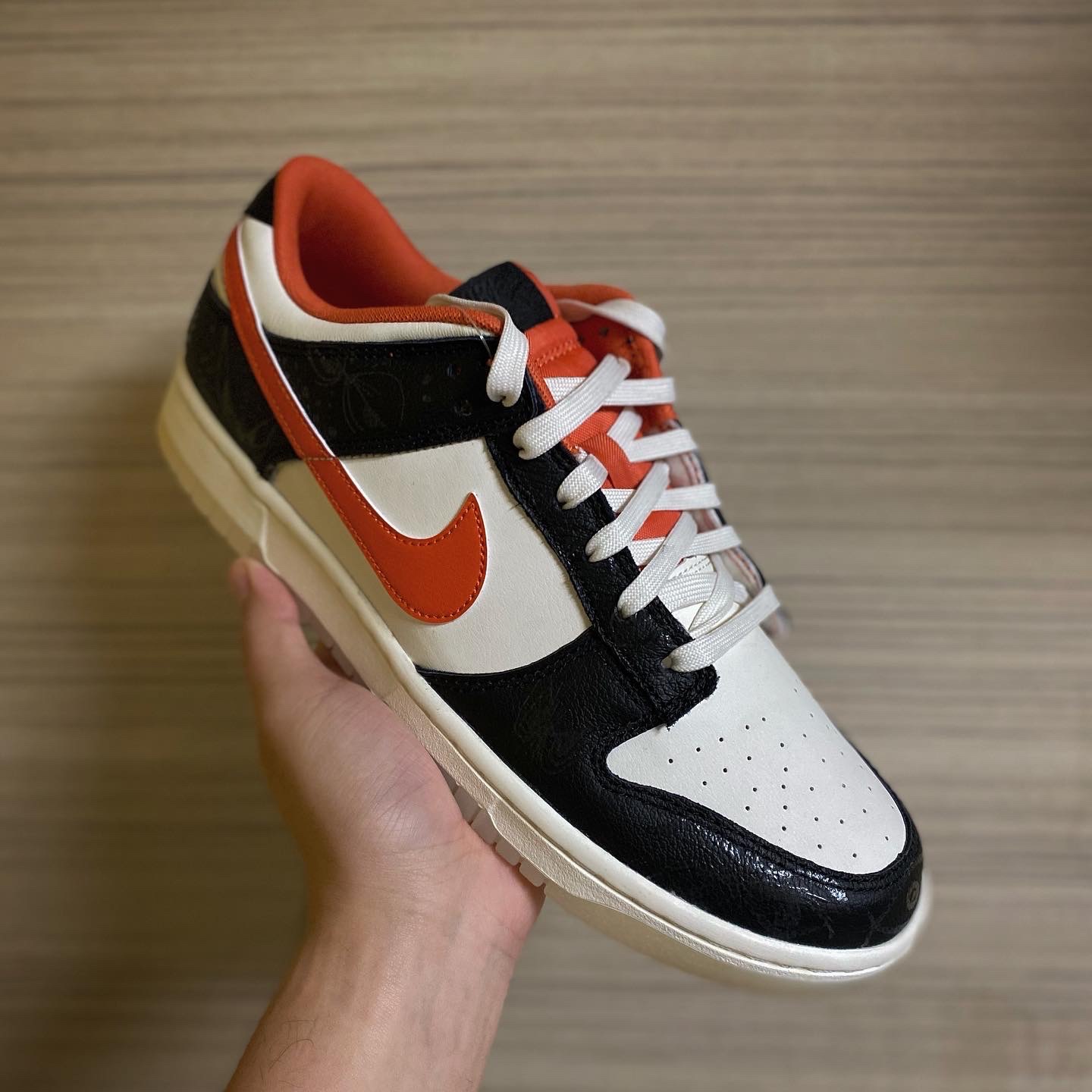 Nike Dunk Low Retro PRM Halloween, Jordan 1 Low OG Starfish 착용 스타일 - 2