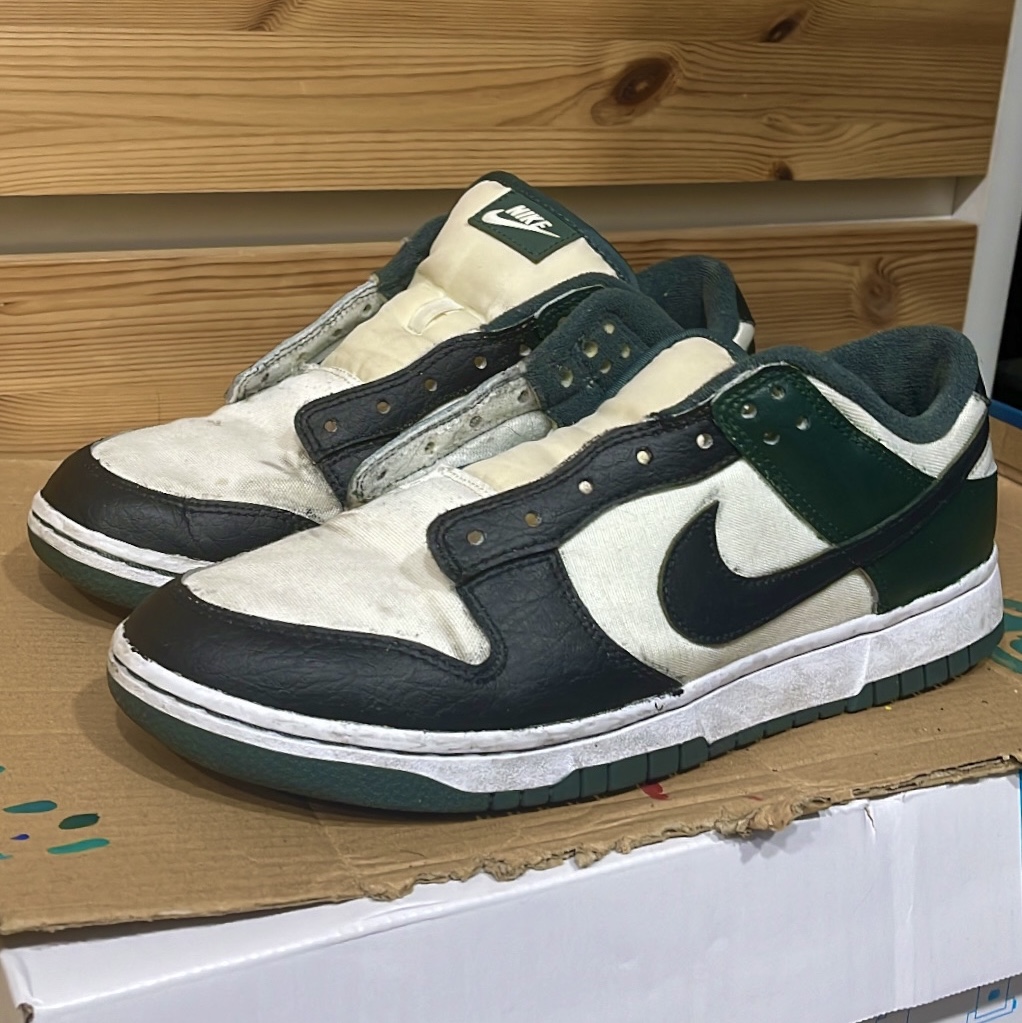 Nike Dunk Low SE Sail Multi Camo, Nike SB Dunk Low Pro Black and Classic Green 착용 스타일 - 1