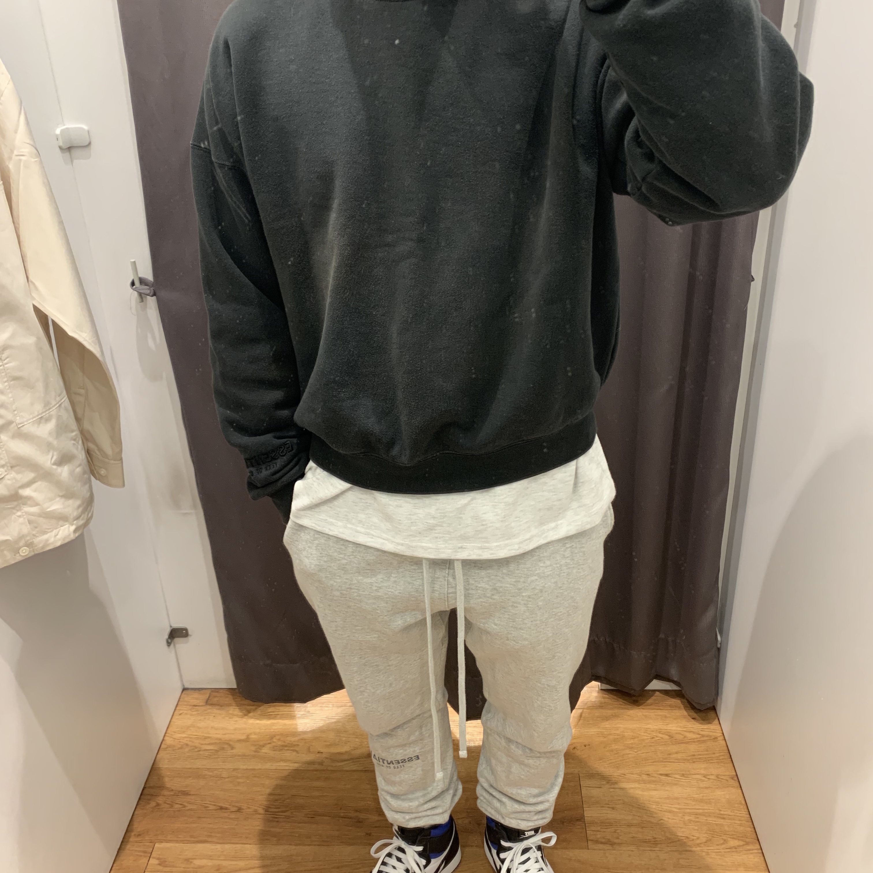 Jordan 1 Retro High OG Black Mocha, Essentials Sweatpants Oatmeal - 21SS 착용 스타일 - 2
