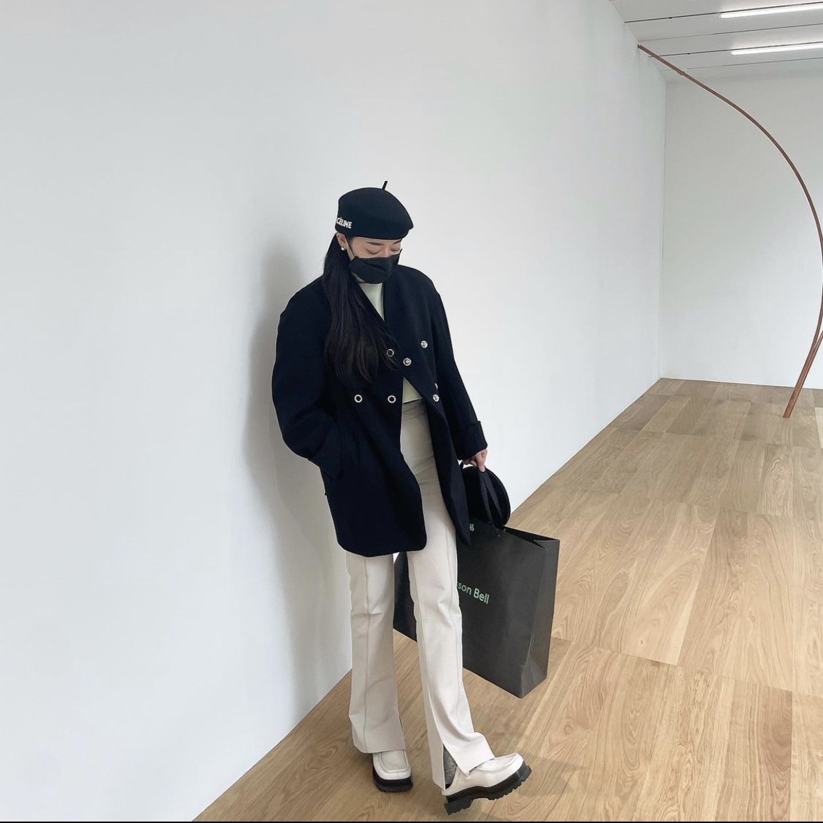 (W) Celine Heritage Cashmere Beanie Black 착용 스타일 - 3