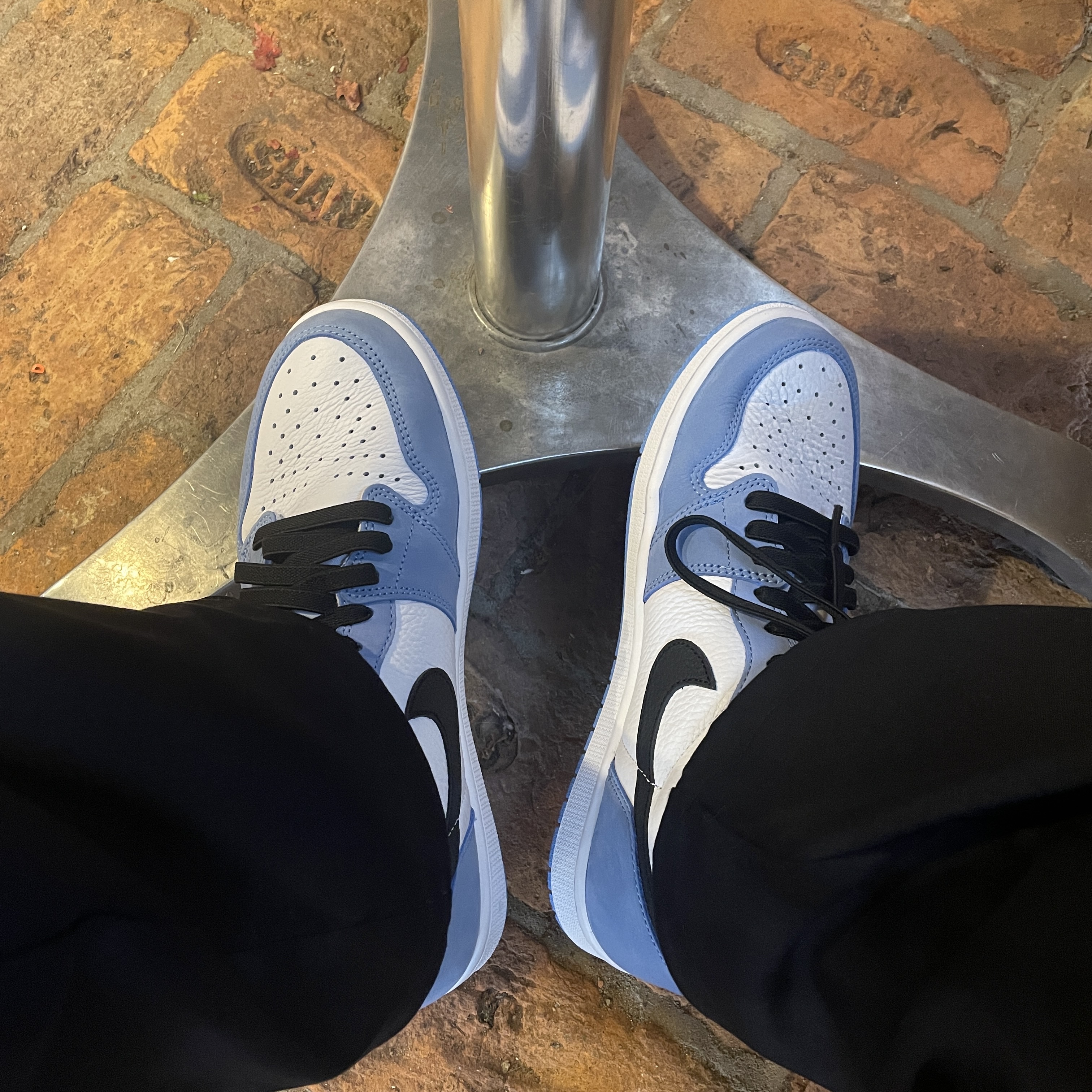 Jordan 1 Retro High OG University Blue 착용 스타일