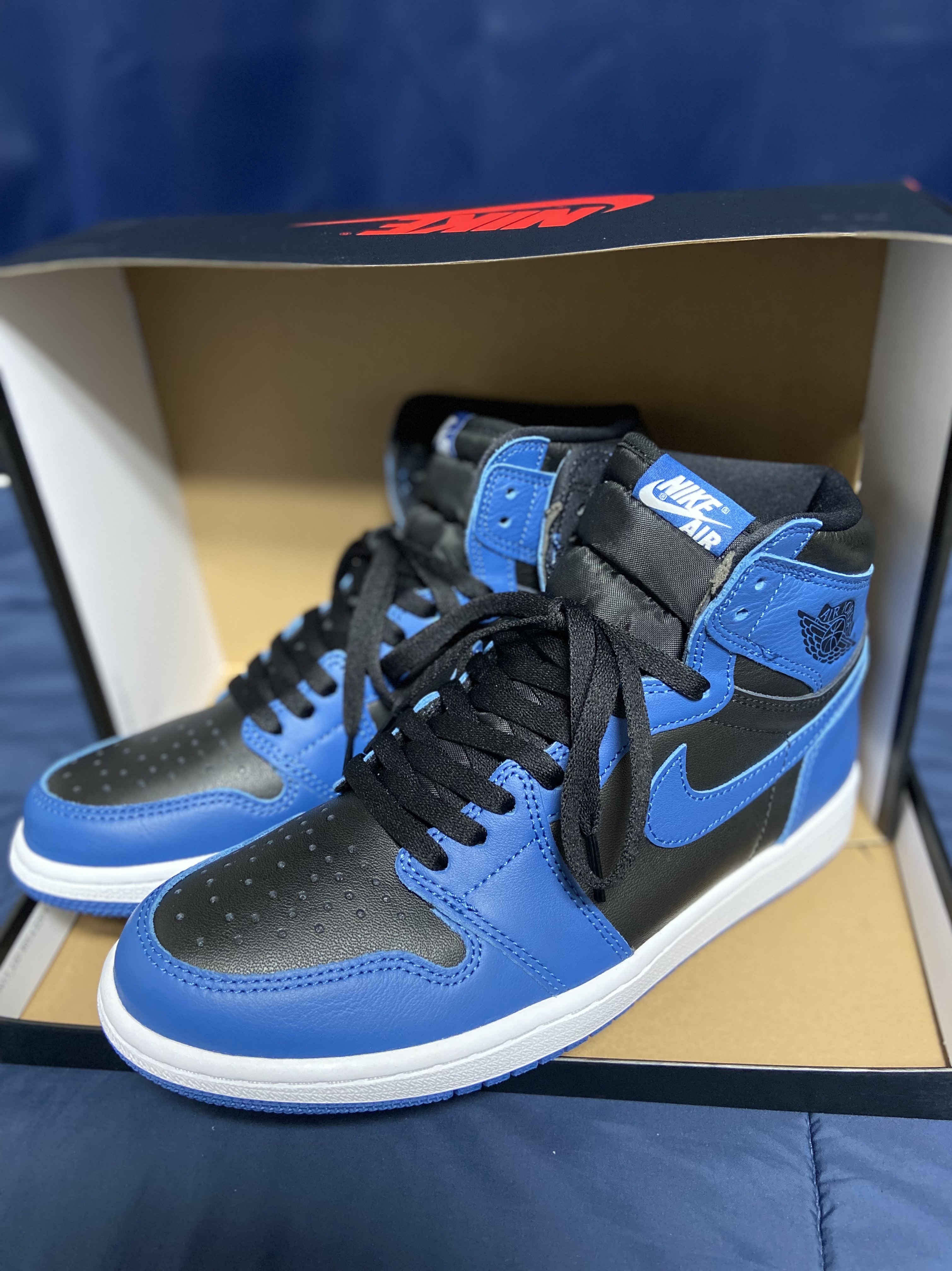Jordan 1 Retro High OG Dark Marina Blue 착용 스타일 - 1