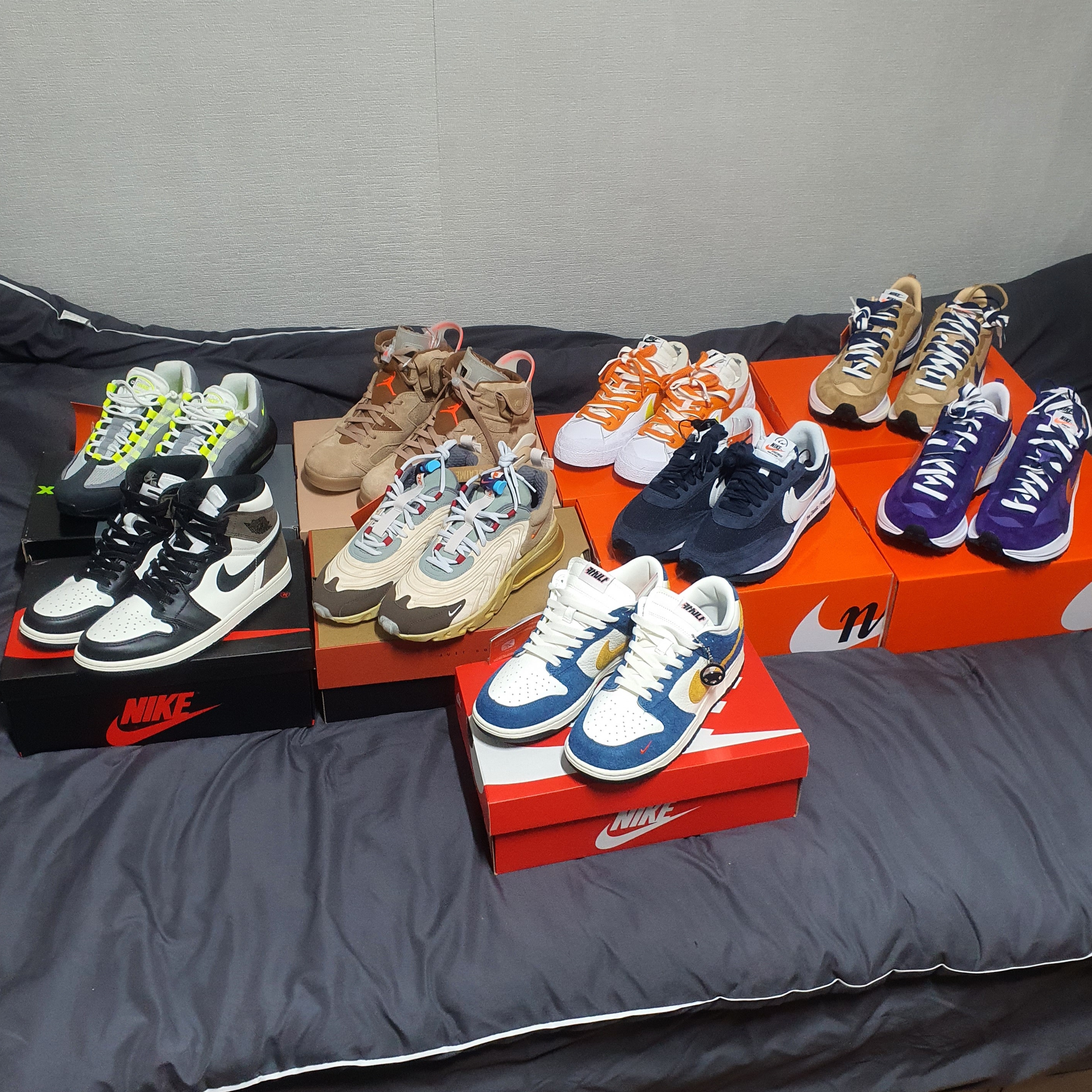 Jordan 1 Retro High OG Black Mocha, Jordan 6 x Travis Scott Retro SP British Khaki 착용 스타일
