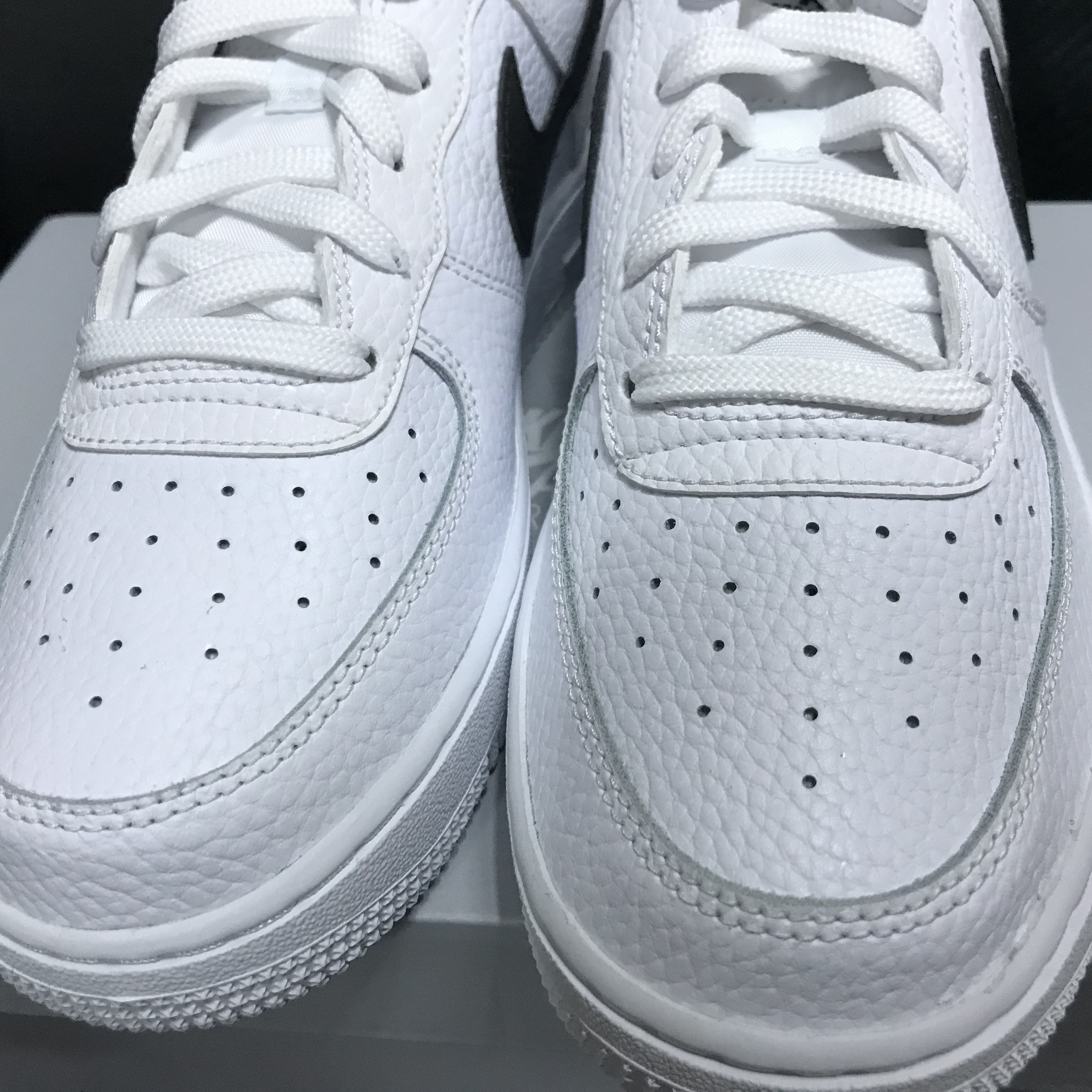 (GS) Nike Air Force 1 White Black 착용 스타일 - 4
