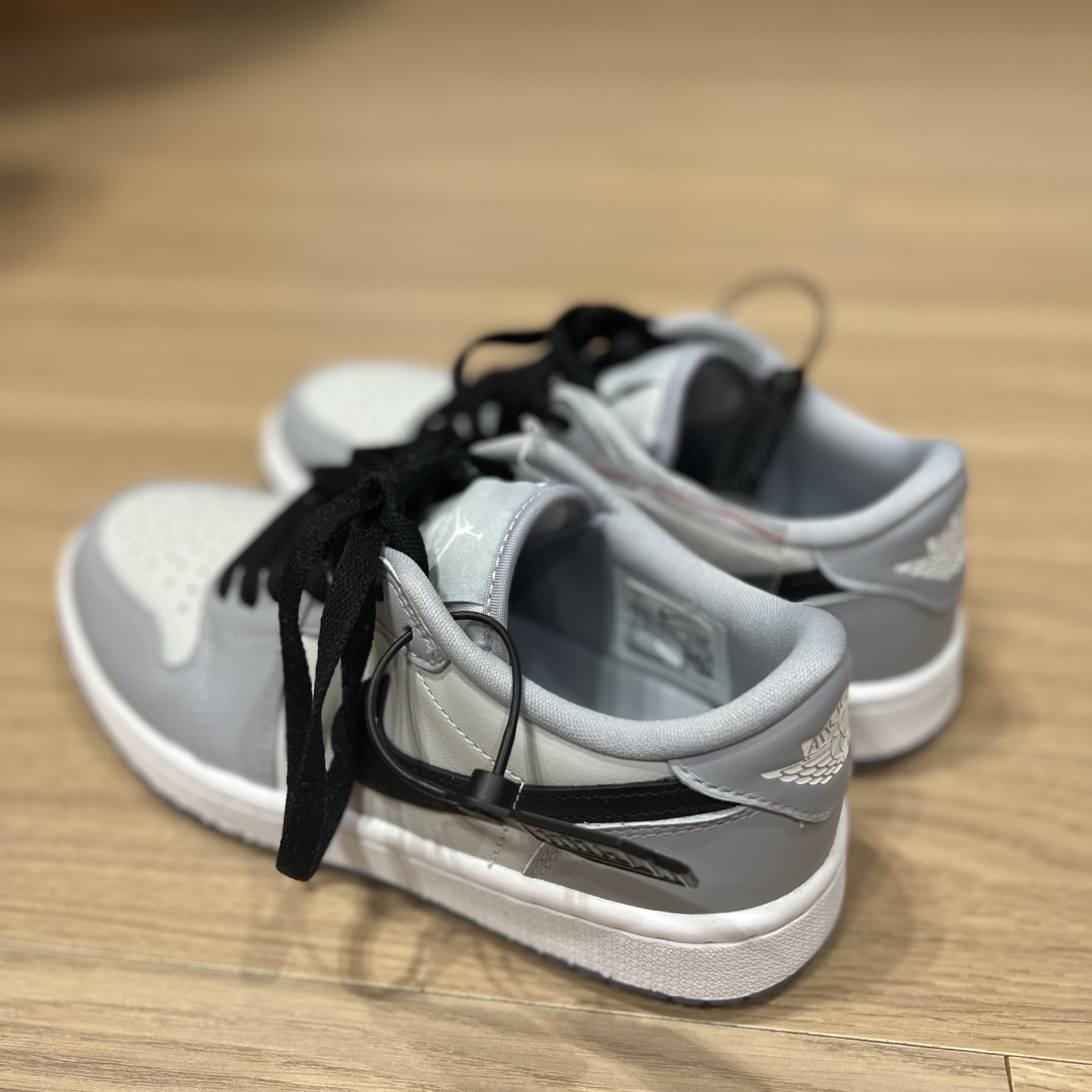 Jordan 1 Low Golf Wolf Grey 착용 스타일 - 3