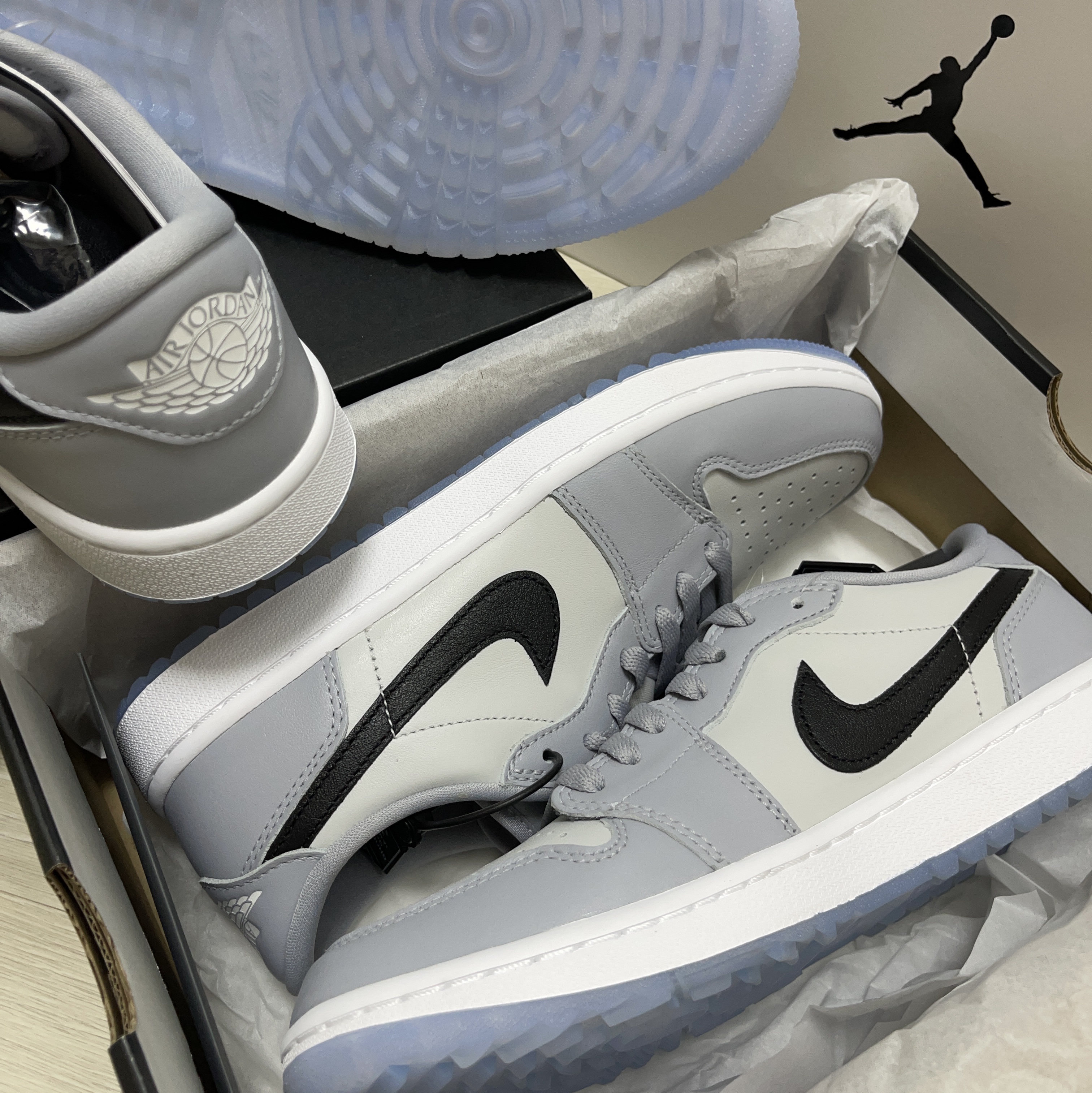 Jordan 1 Low Golf Wolf Grey 착용 스타일 - 3
