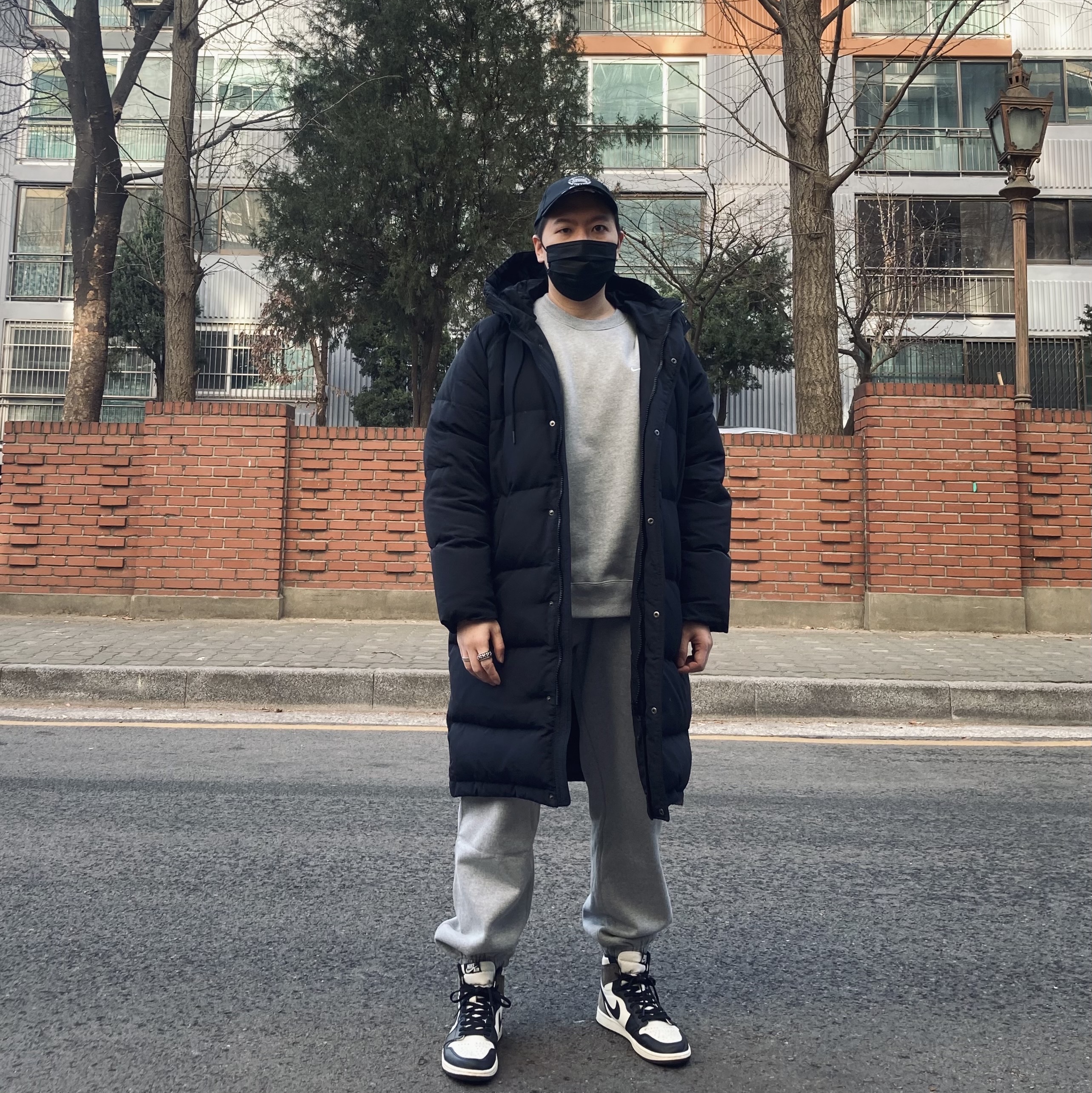 Jordan 1 Retro High OG Black Mocha, Nike NRG Solo Swoosh Fleece Pants Dark Grey Heather - US/EU 착용 스타일