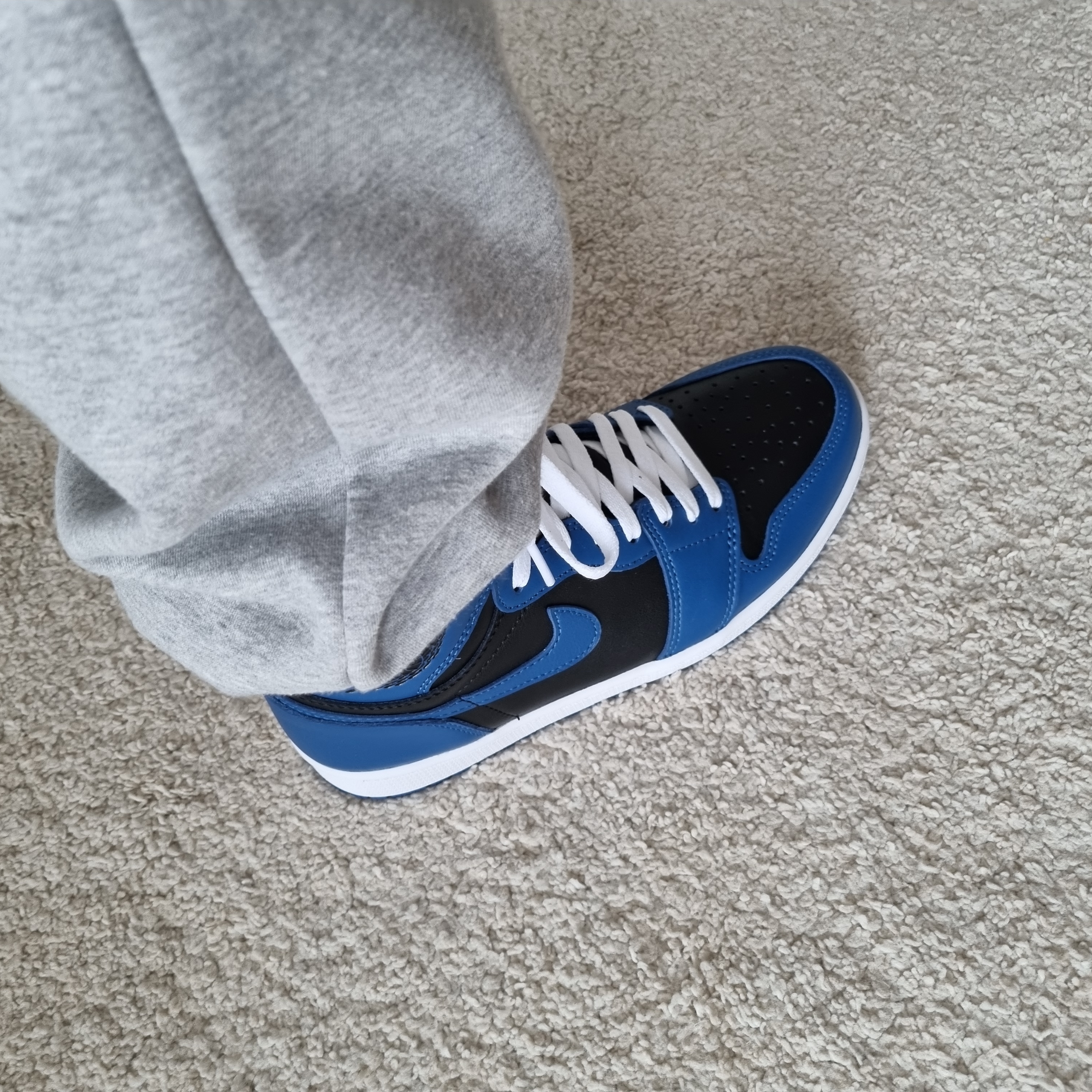 Jordan 1 Retro High OG Dark Marina Blue 착용 스타일