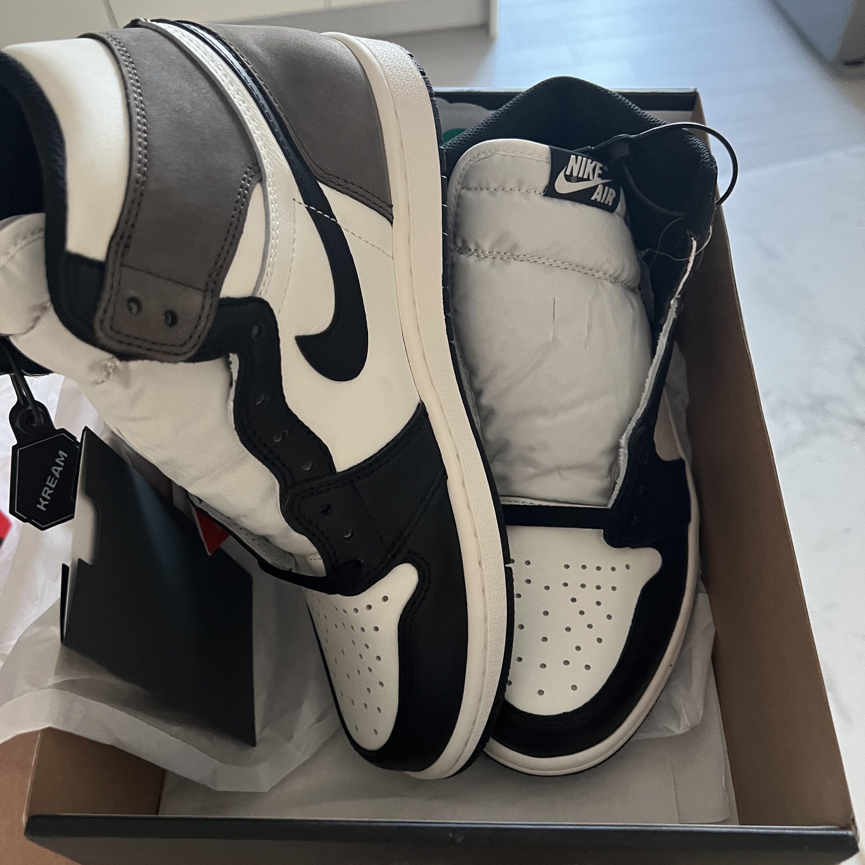 Jordan 1 Retro High OG Black Mocha 착용 스타일 - 2