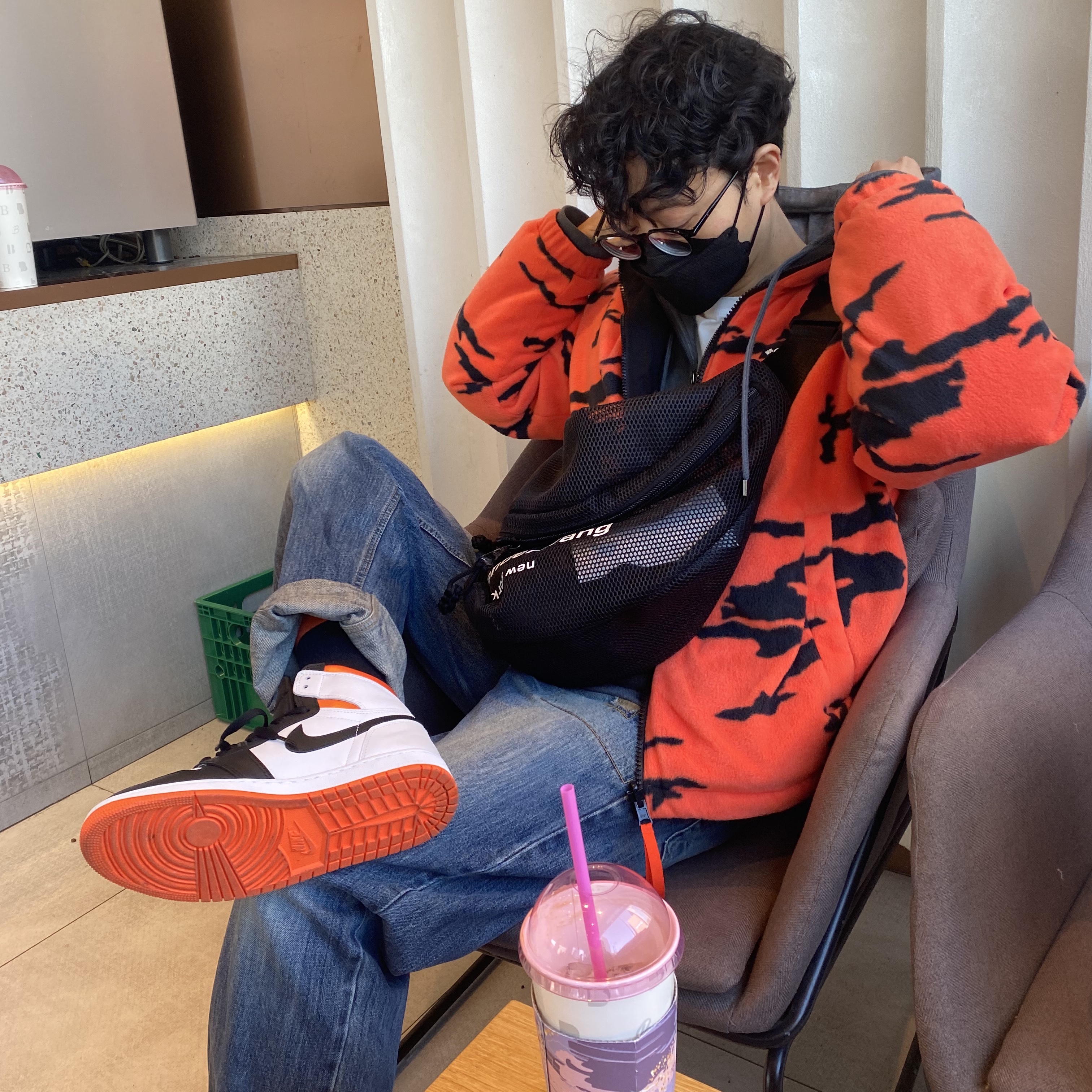 Jordan 1 Retro High OG Electro Orange 착용 스타일