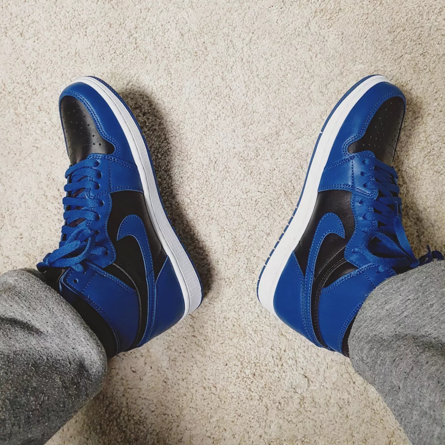Jordan 1 Retro High OG Dark Marina Blue 착용 스타일 - 1
