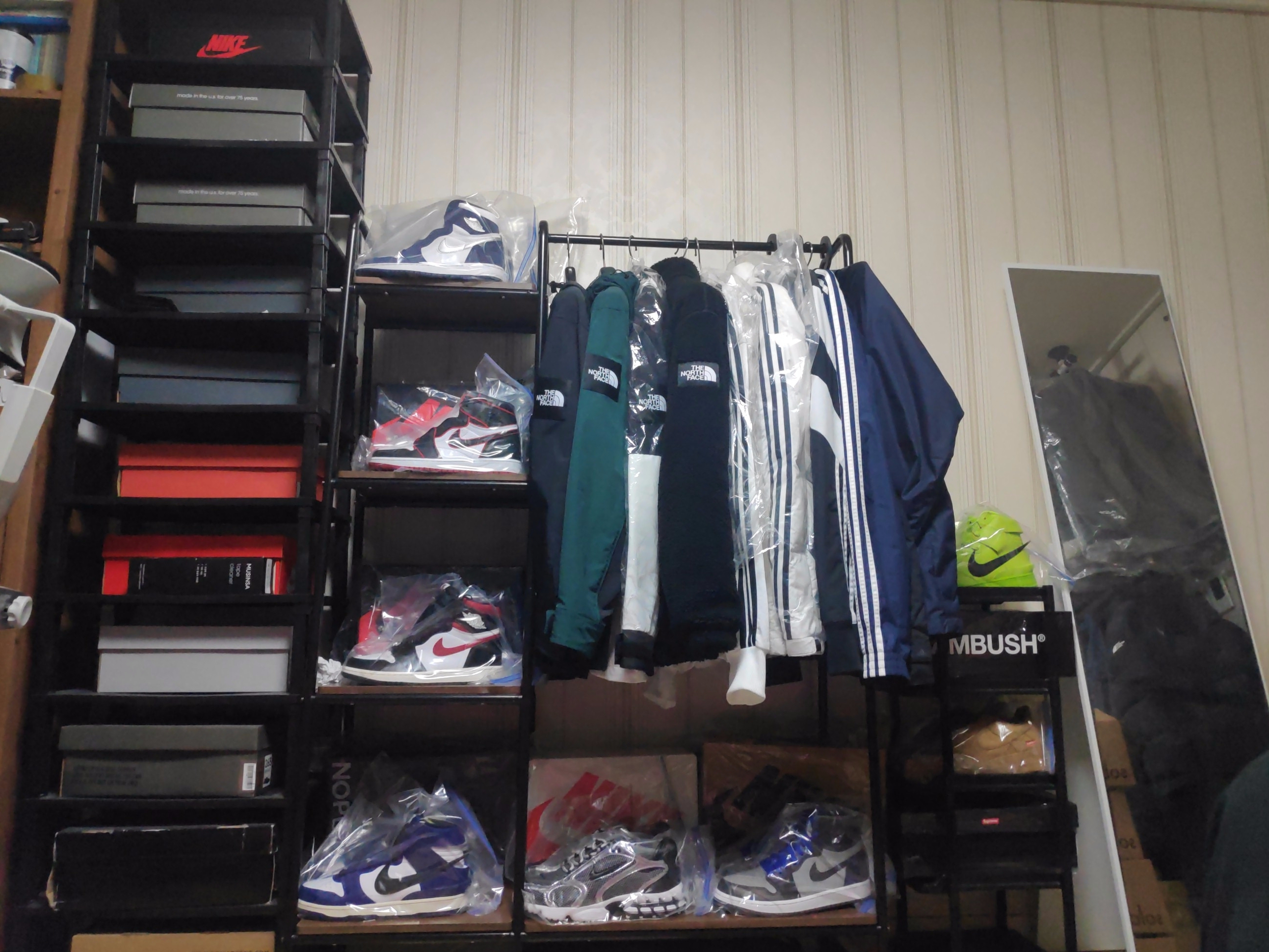 Jordan 1 Retro High OG Gym Red, Nike x Ambush Dunk High Deep Royal Blue 착용 스타일