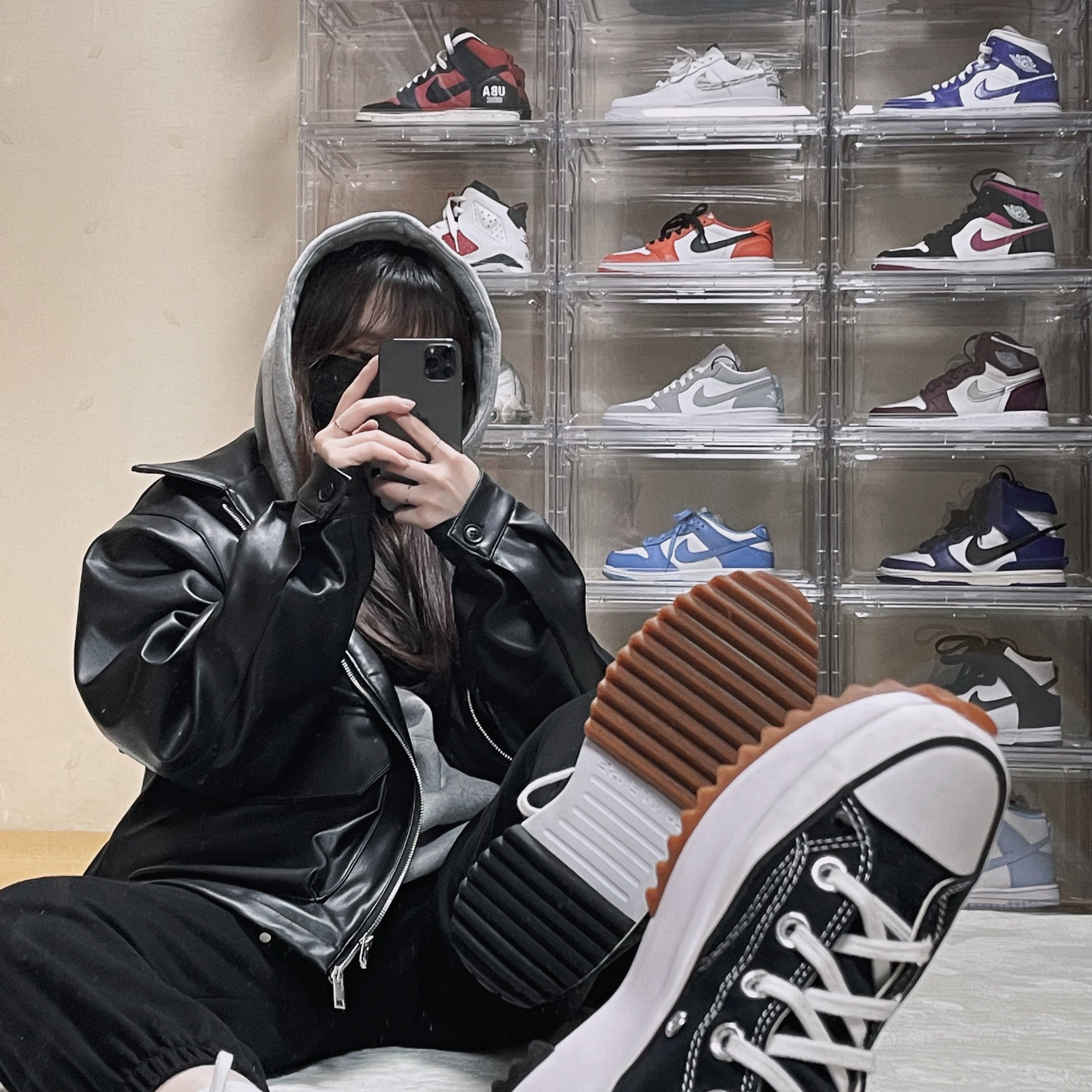 Converse Run Star Hike Hi Black White Gum 착용 스타일 - 2