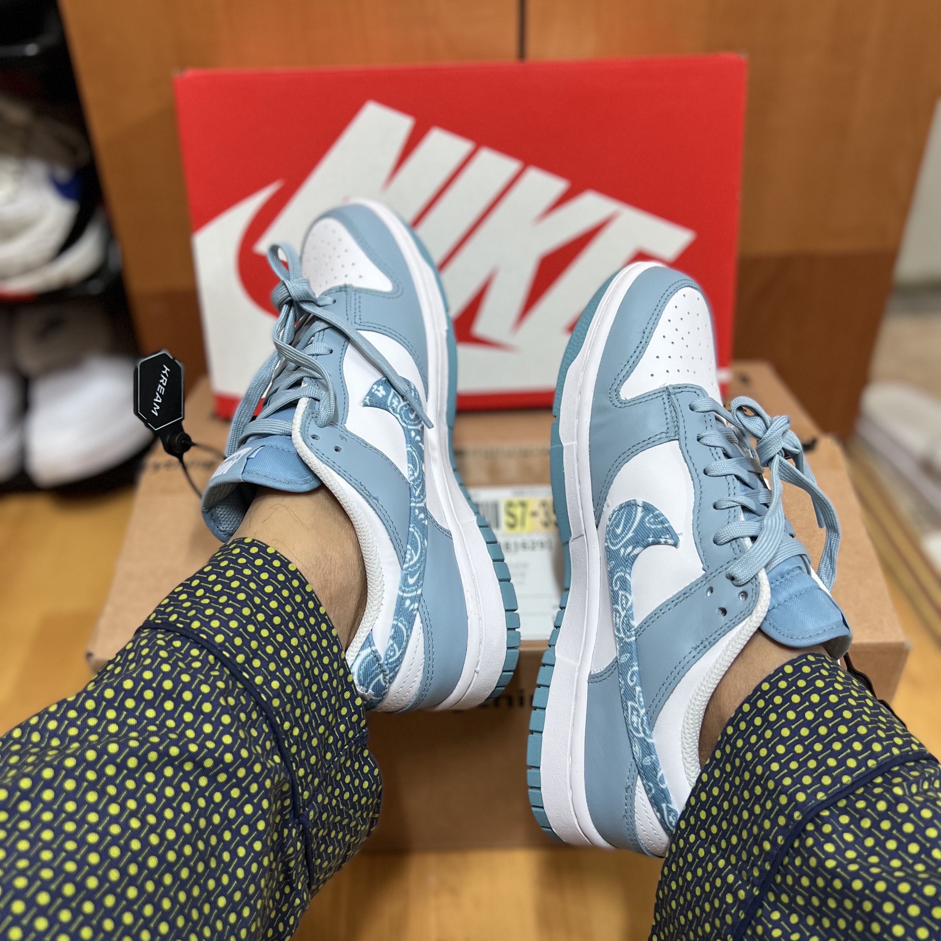 (W) Nike Dunk Low Essential Blue Paisley 착용 스타일 - 1